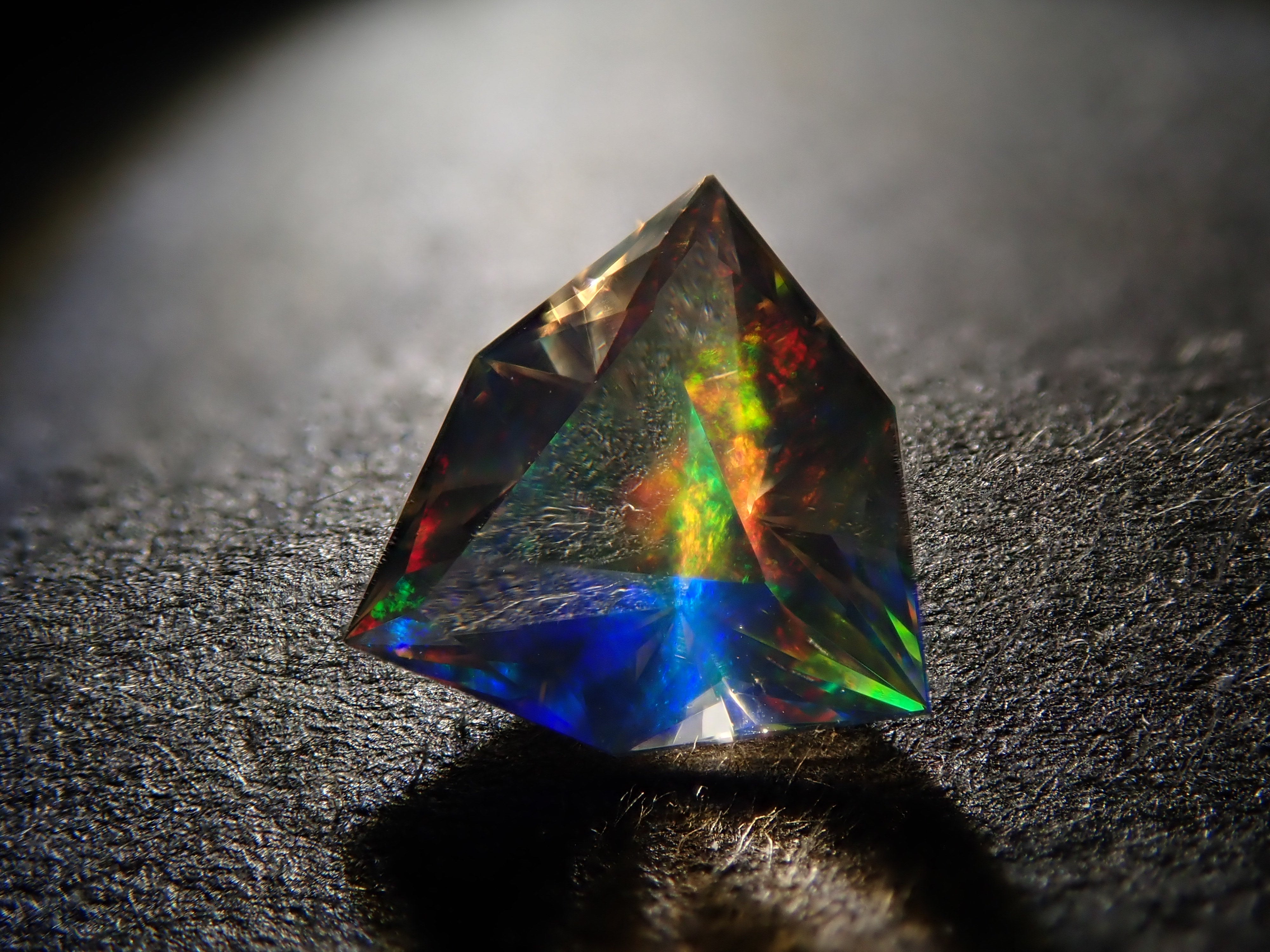 [12561478] Fire Opal (Faceted Cut) 0.401ct Loose Stone