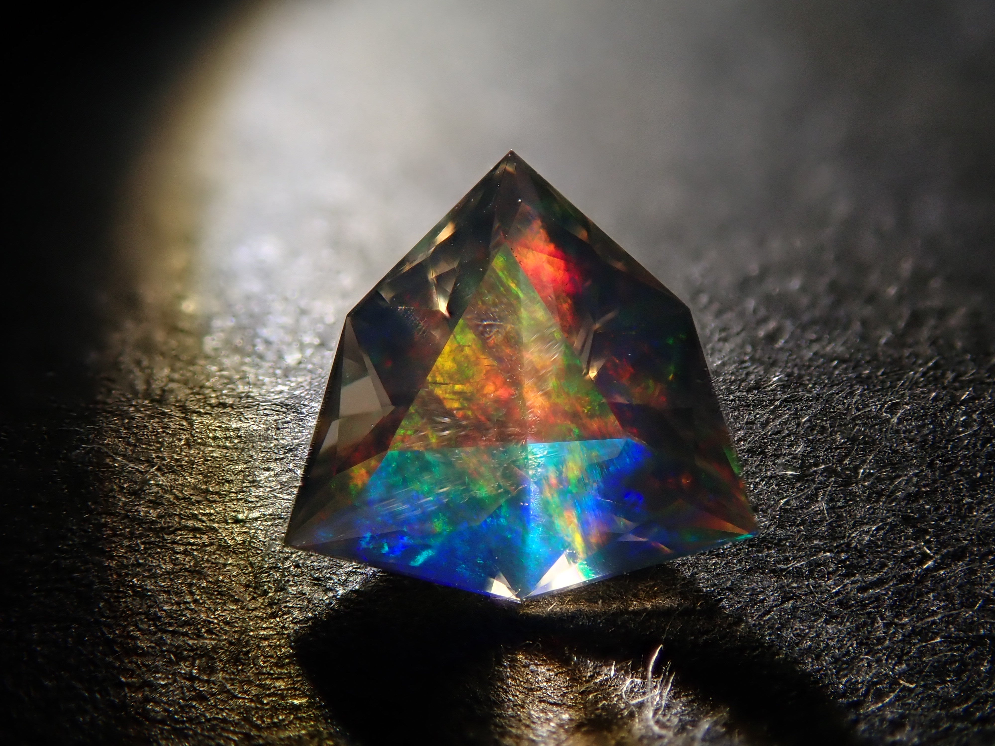 [12561478] Fire Opal (Faceted Cut) 0.401ct Loose Stone