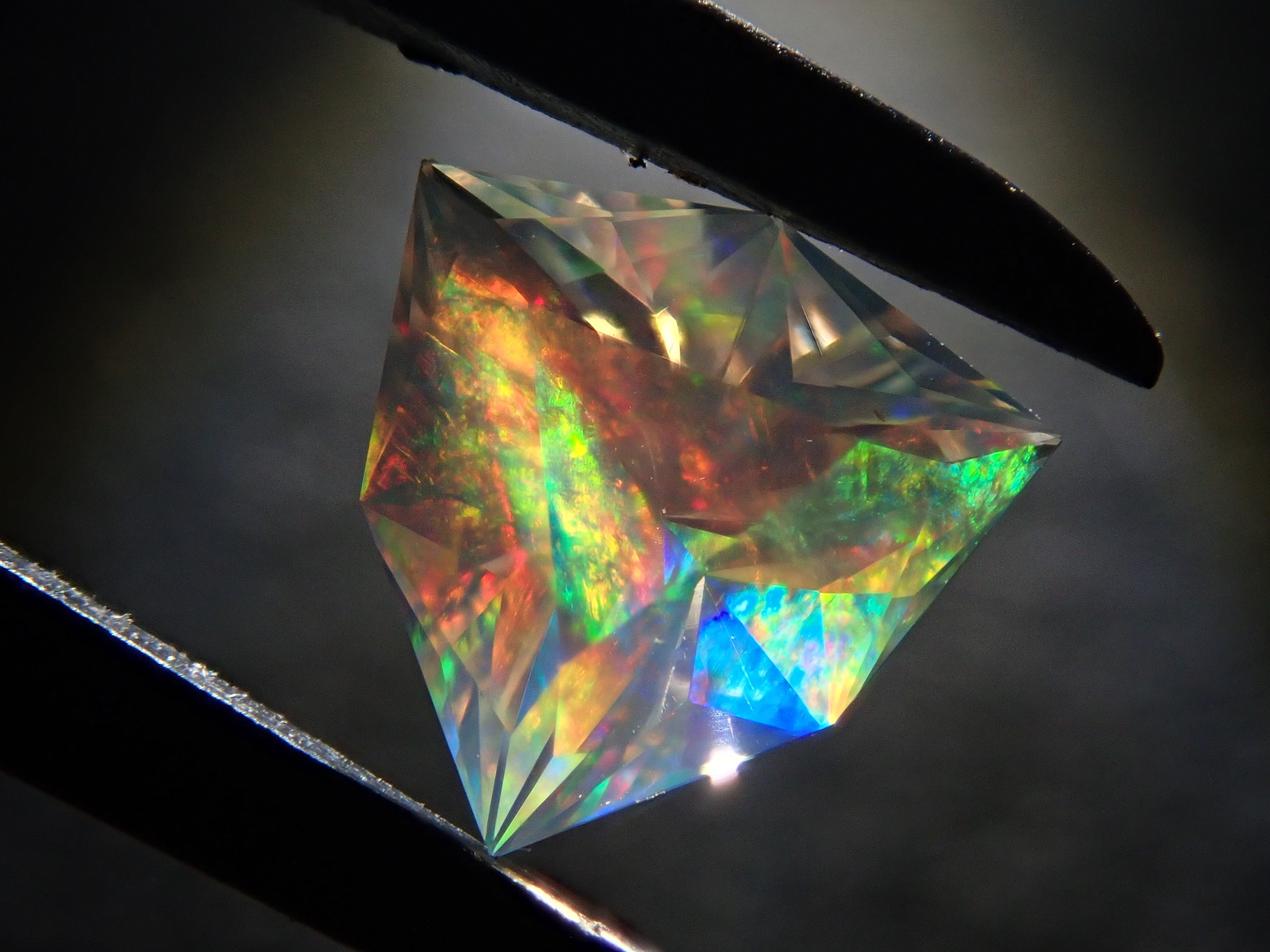 [12561478] Fire Opal (Faceted Cut) 0.401ct Loose Stone