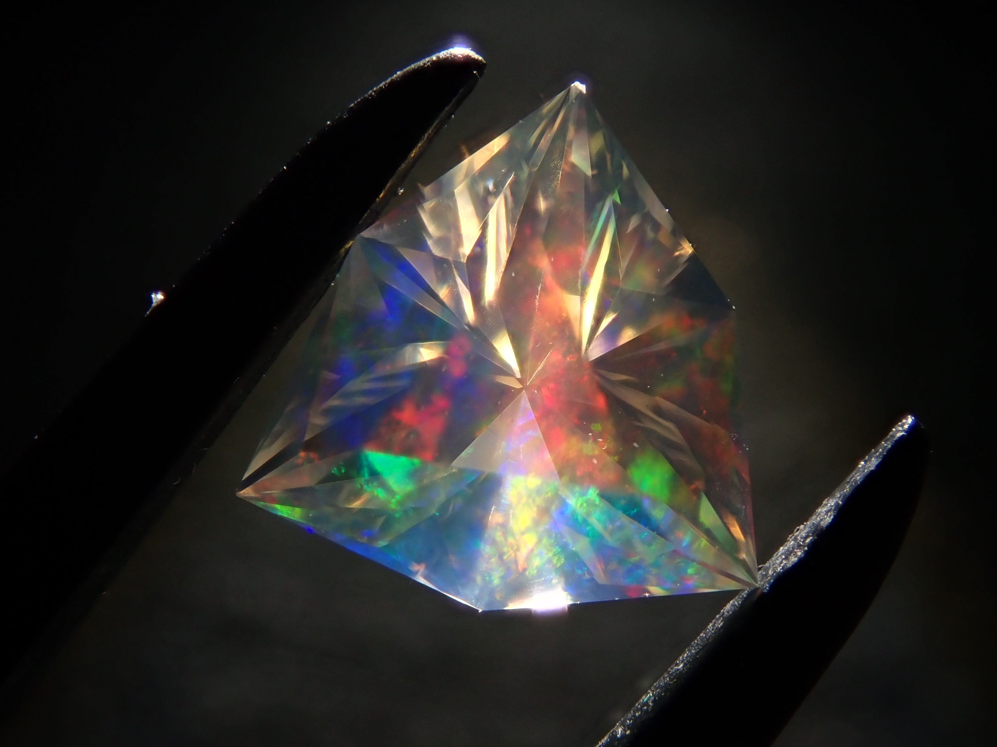 [12561478] Fire Opal (Faceted Cut) 0.401ct Loose Stone