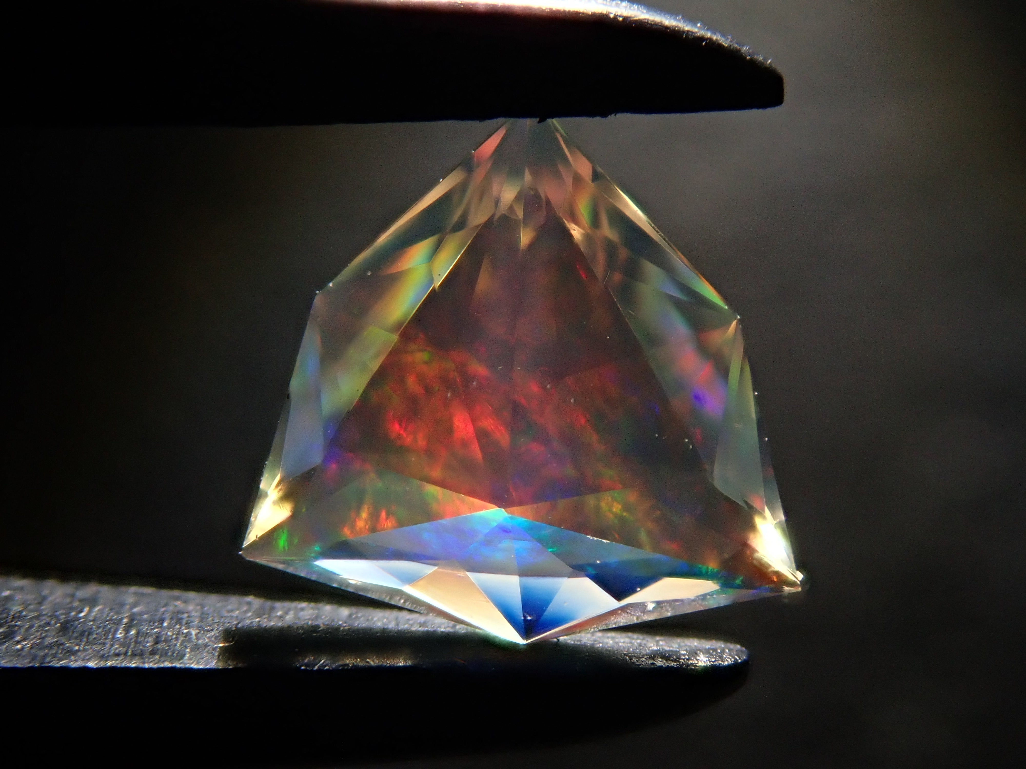 [12561478] Fire Opal (Faceted Cut) 0.401ct Loose Stone