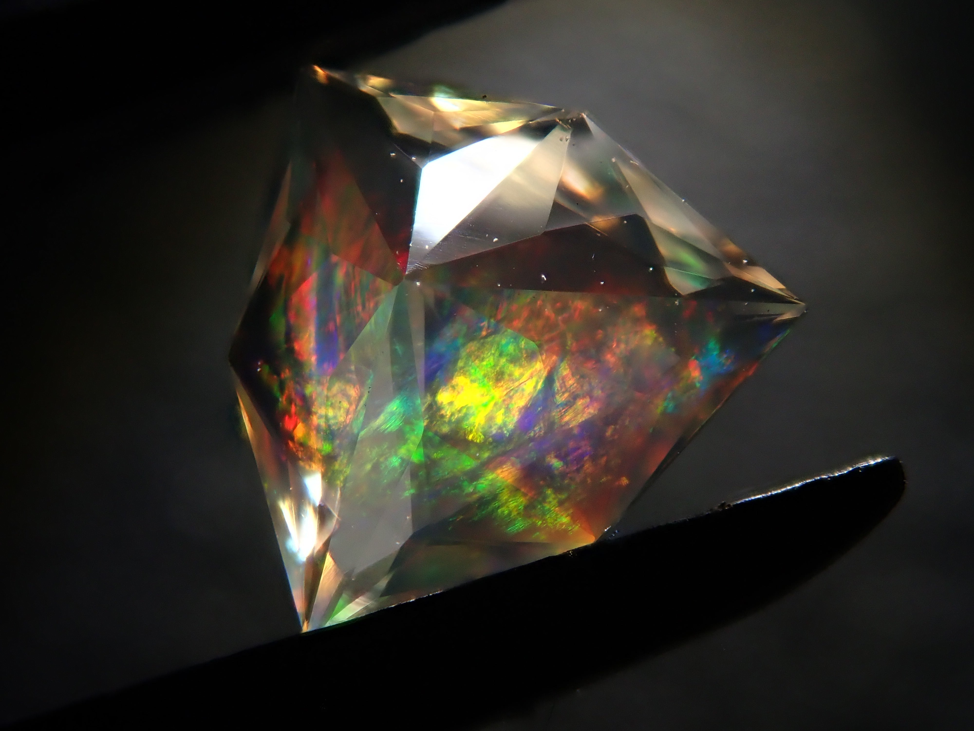 [12561478] Fire Opal (Faceted Cut) 0.401ct Loose Stone