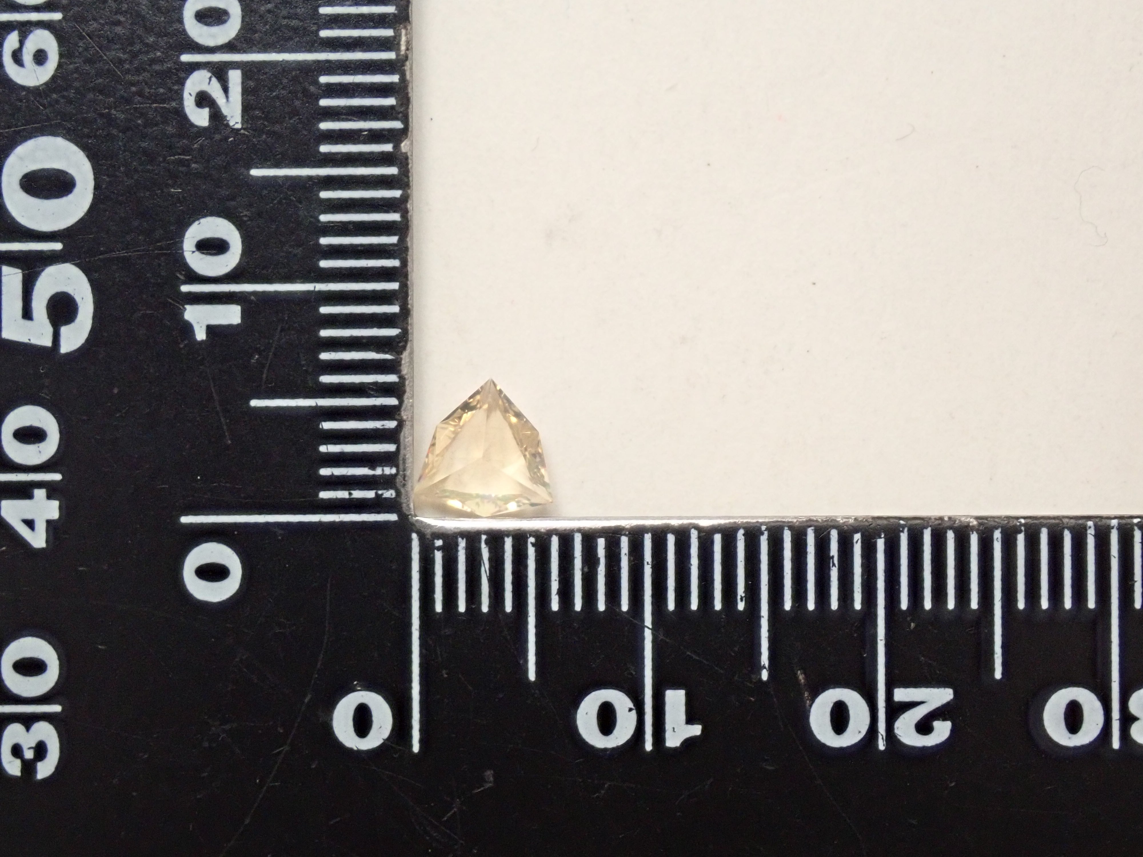 [12561478] Fire Opal (Faceted Cut) 0.401ct Loose Stone