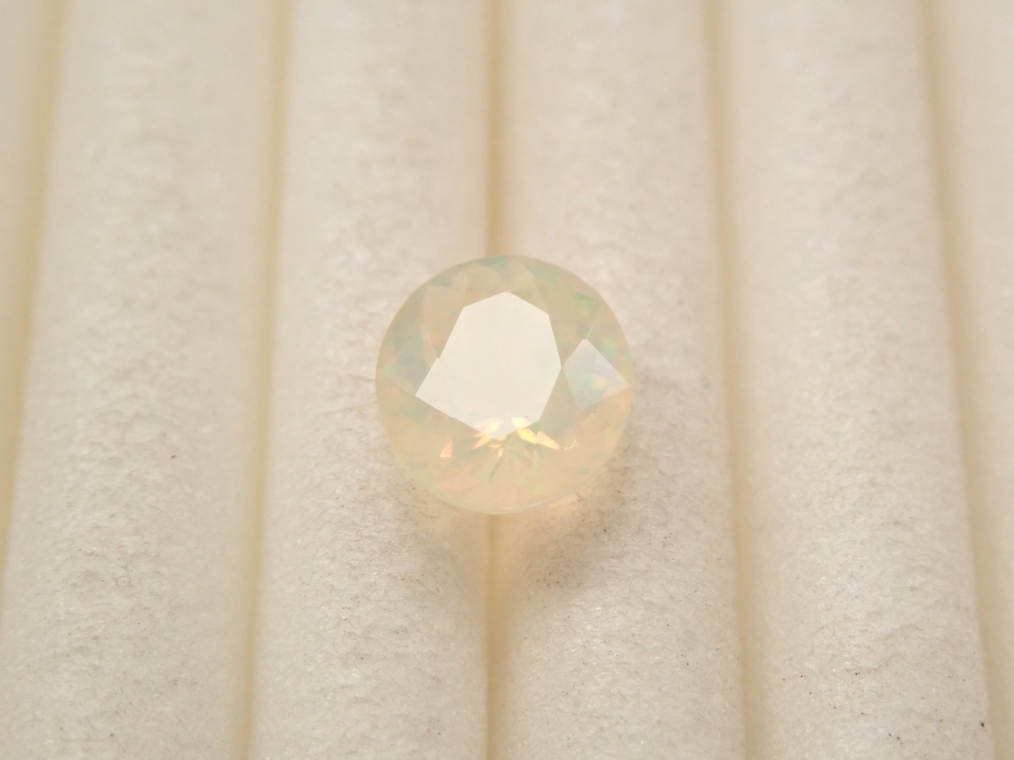 [12561479] Opal (faceted cut) 0.261ct loose stone