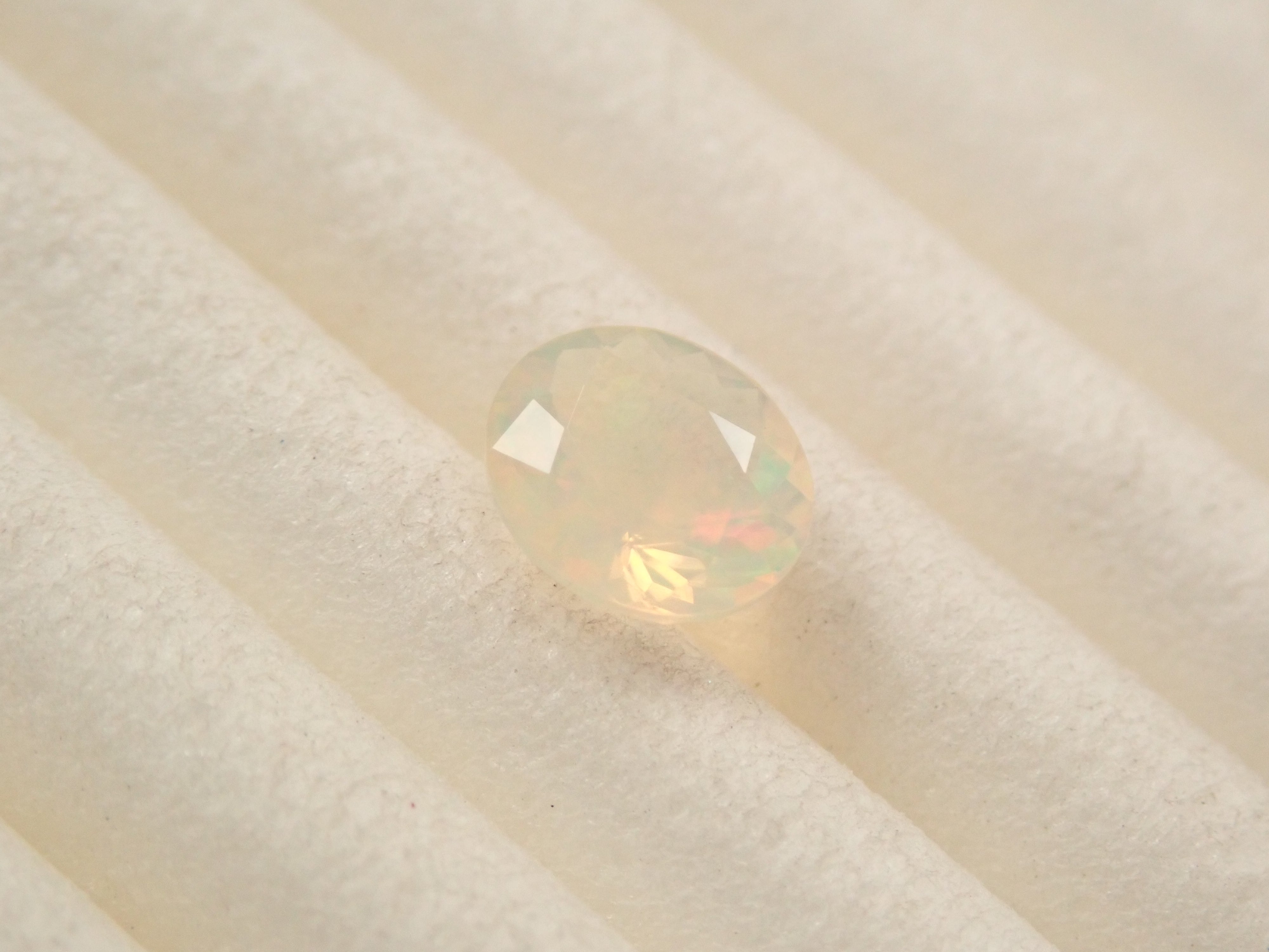 [12561479] Opal (faceted cut) 0.261ct loose stone