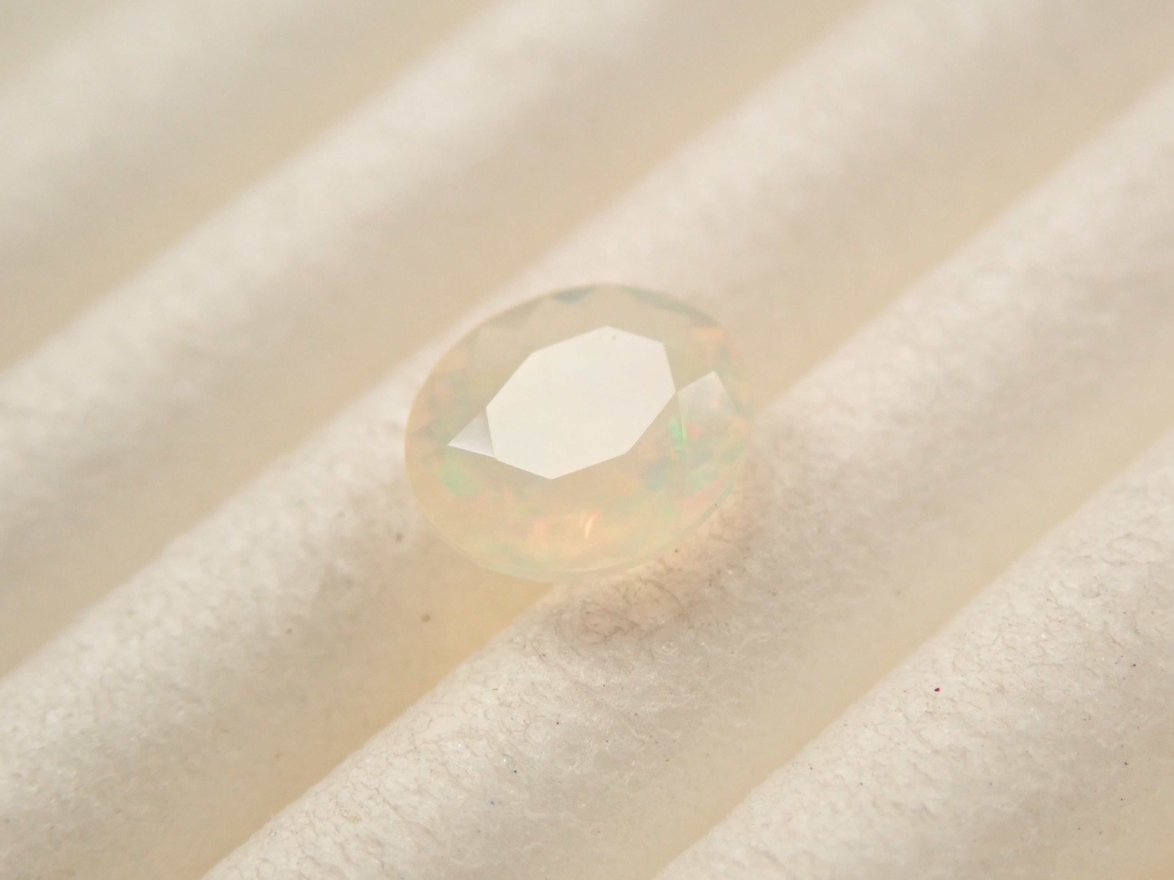 [12561479] Opal (faceted cut) 0.261ct loose stone