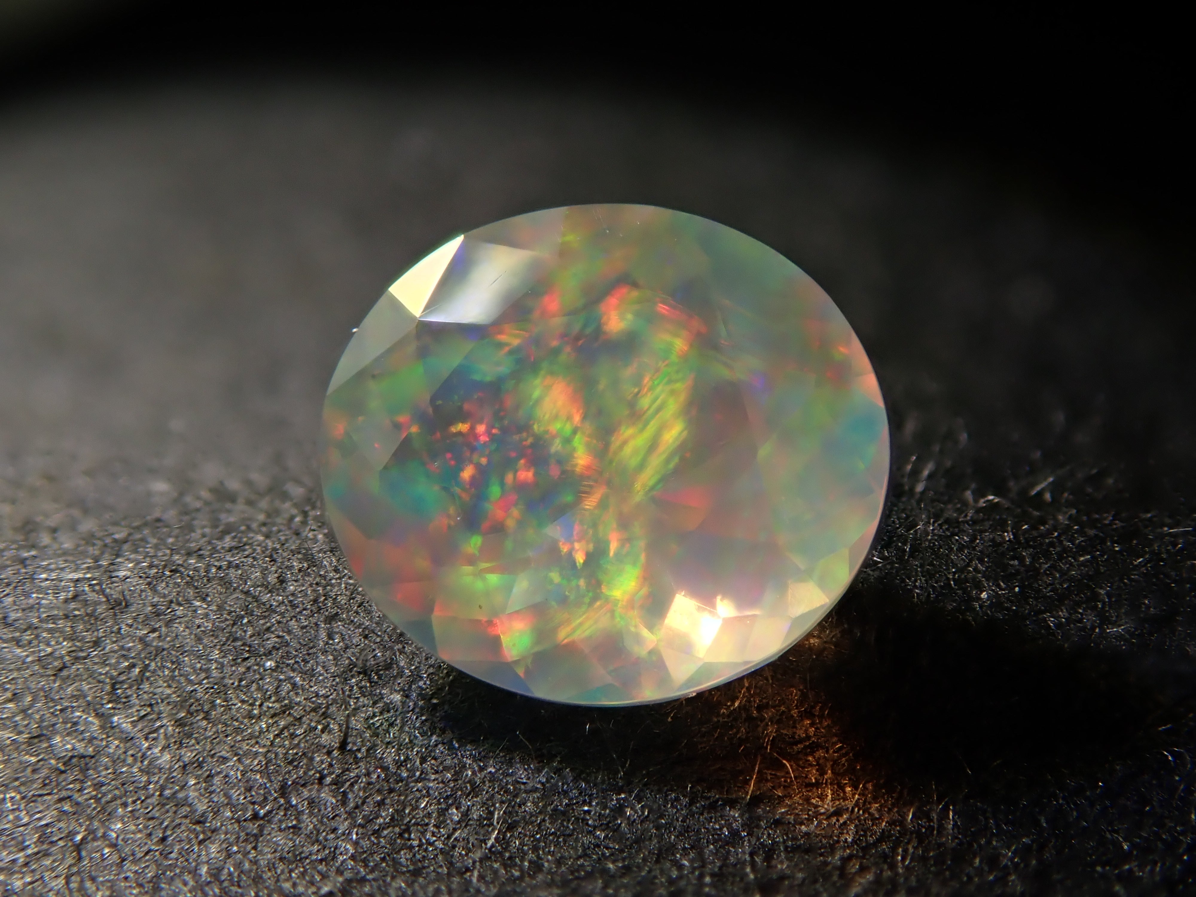 [12561479] Opal (faceted cut) 0.261ct loose stone