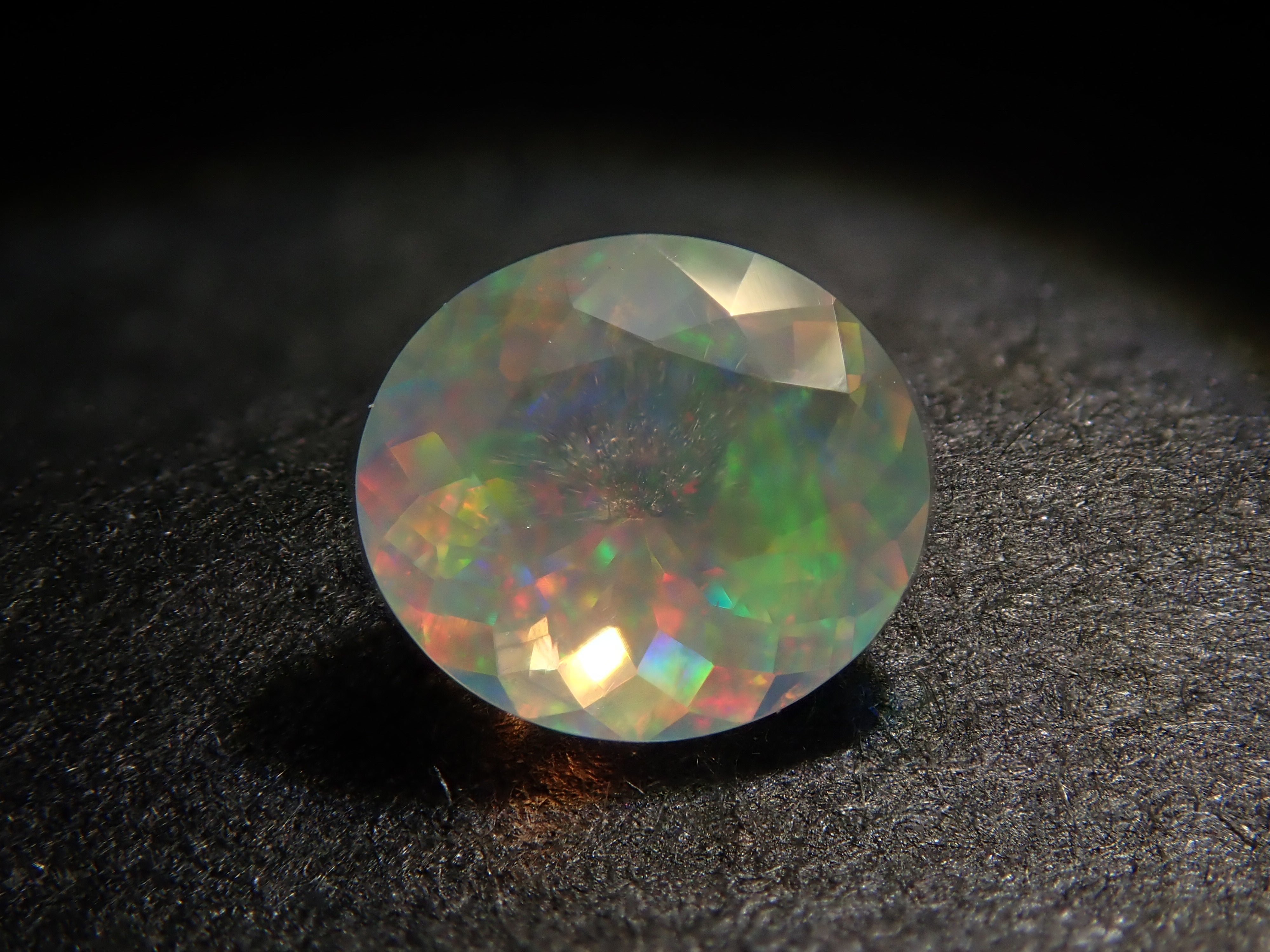 [12561479] Opal (faceted cut) 0.261ct loose stone