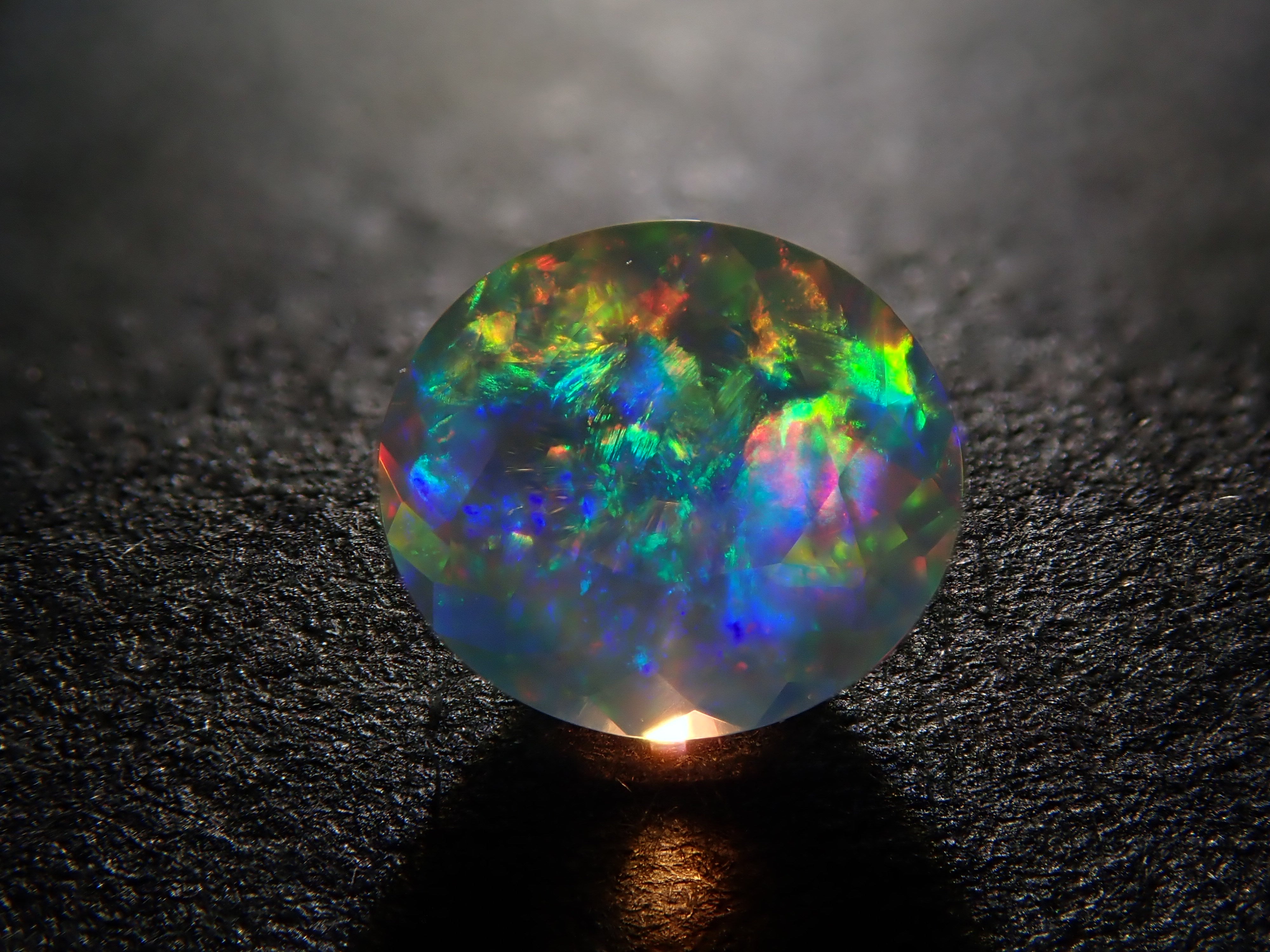 ソリッドオパール80.5ct/コントラルスオパール メキシコ産オパール（ファセットカット） 0.261ctルース（コントラルス