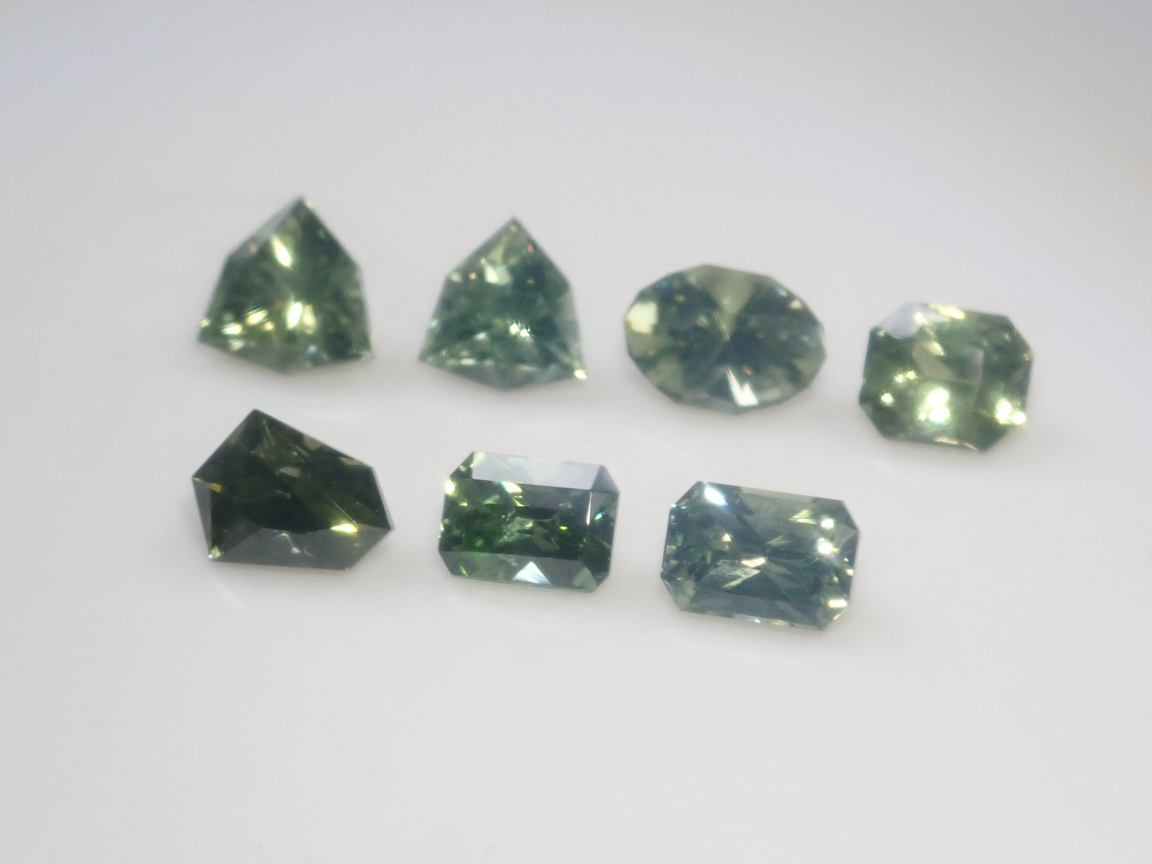 【1/9 22時販売】《限定7石》スリランカ産グリーンジルコン（特殊カット、シルキータイプ含む）《複数購入割引有》