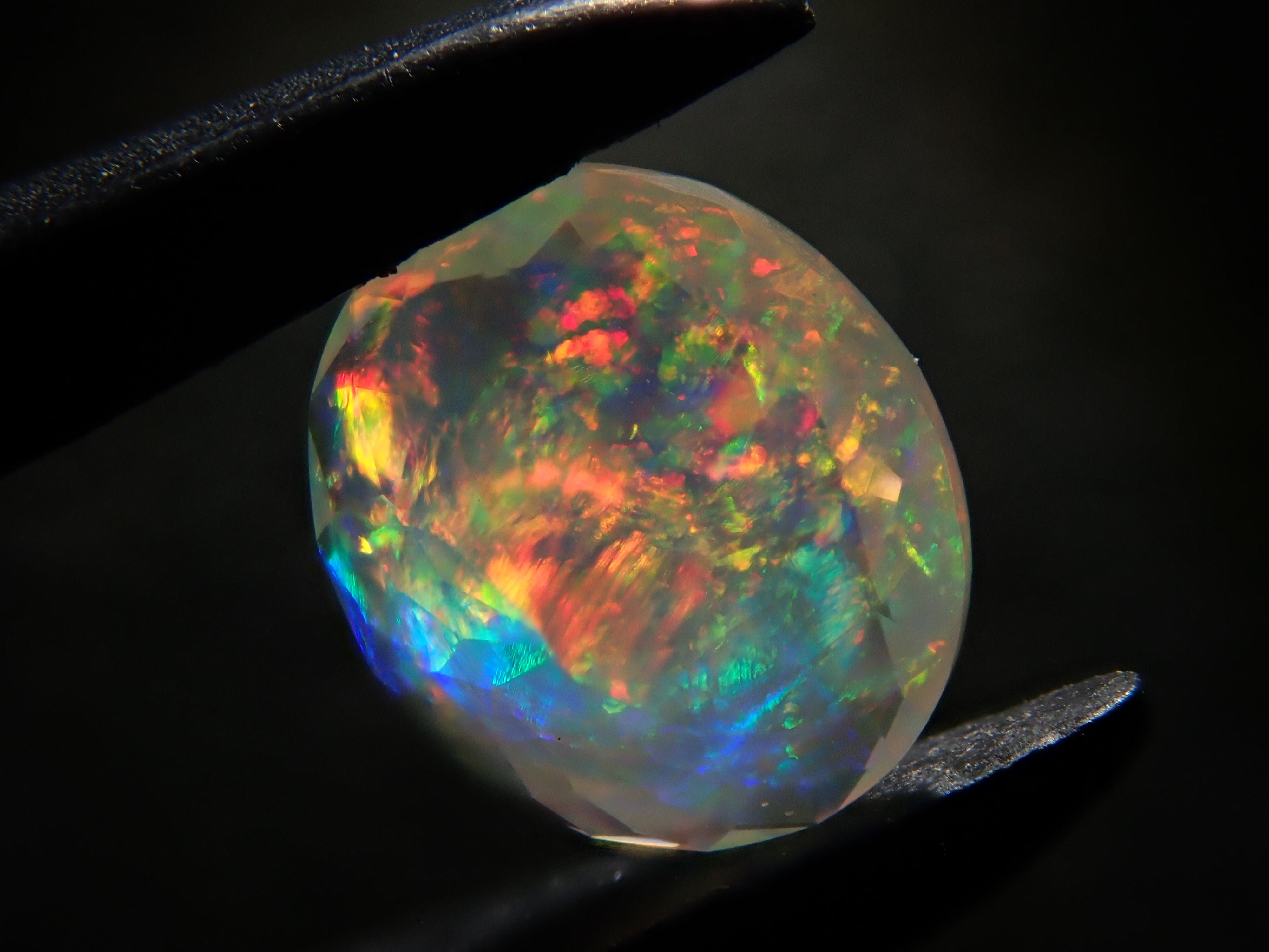 [12561479] Opal (faceted cut) 0.261ct loose stone