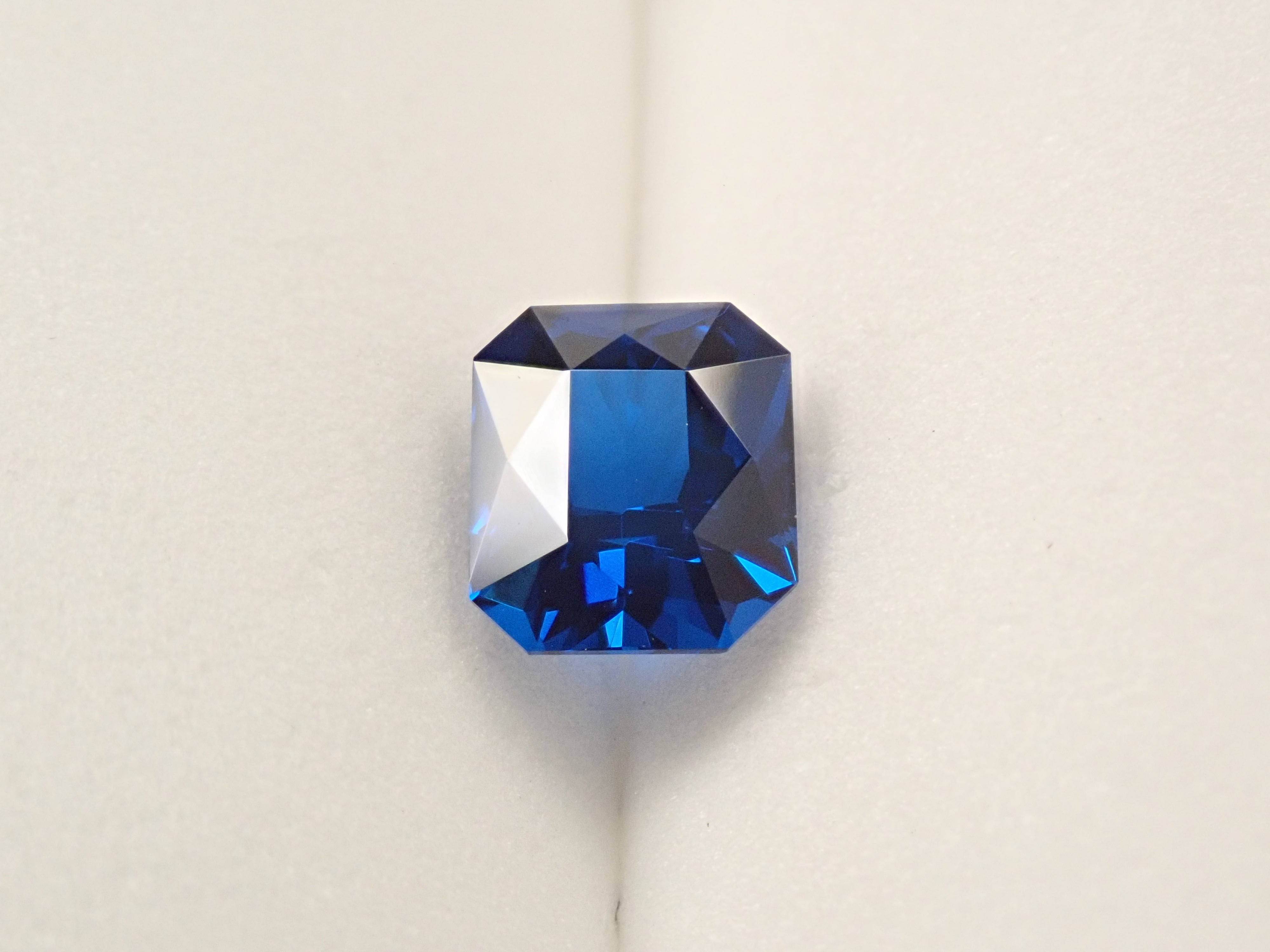 [12561446] Synthetic Cobalt Spinel 1.886ct Loose Stone