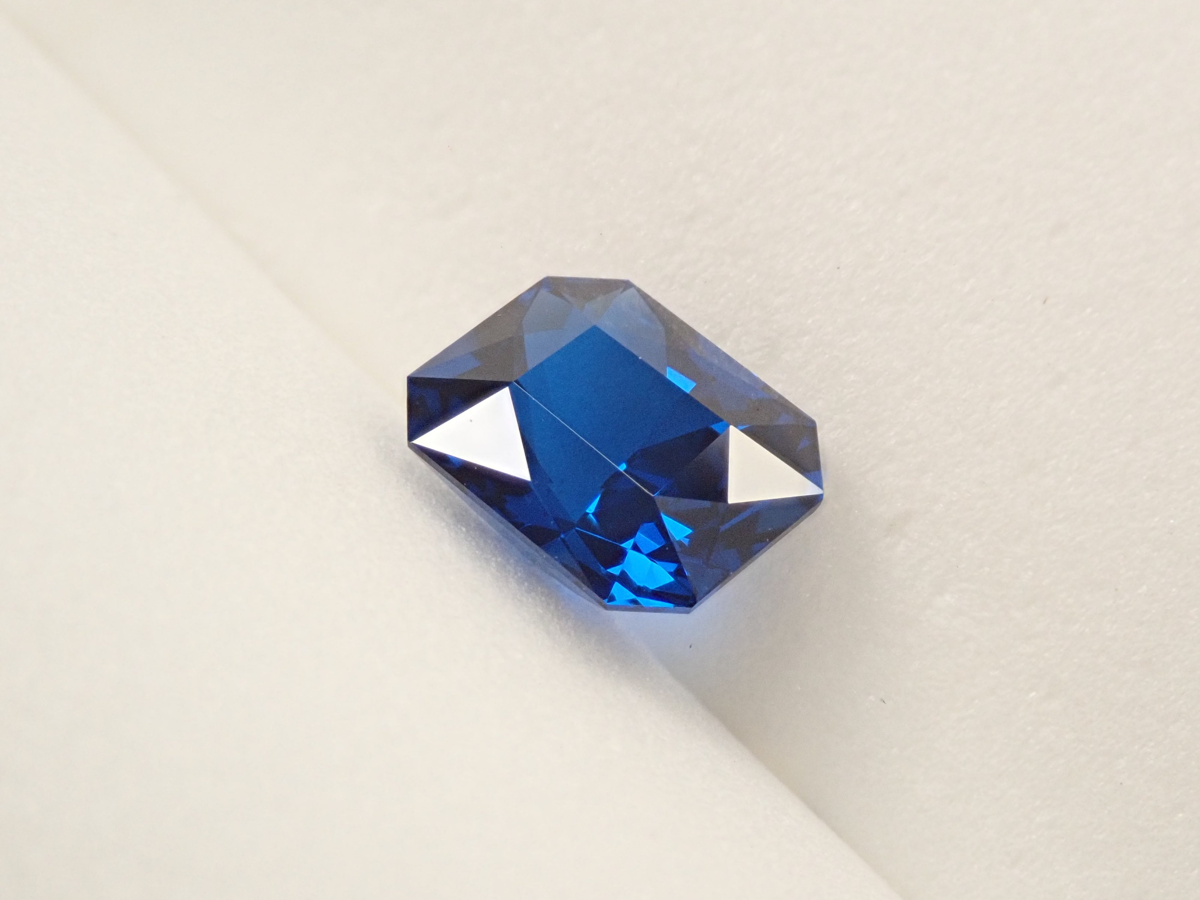 [12561446] Synthetic Cobalt Spinel 1.886ct Loose Stone