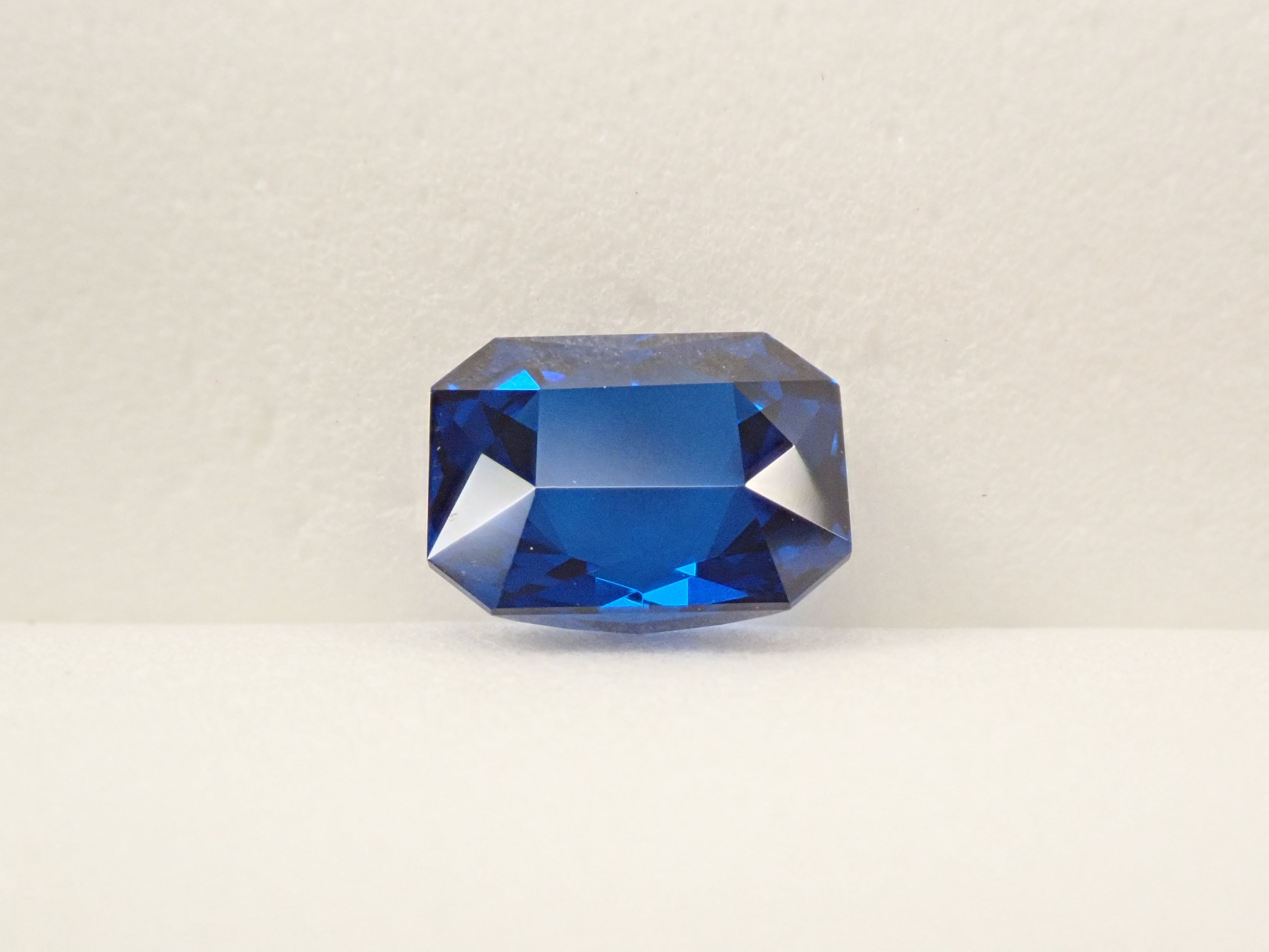 [12561446] Synthetic Cobalt Spinel 1.886ct Loose Stone