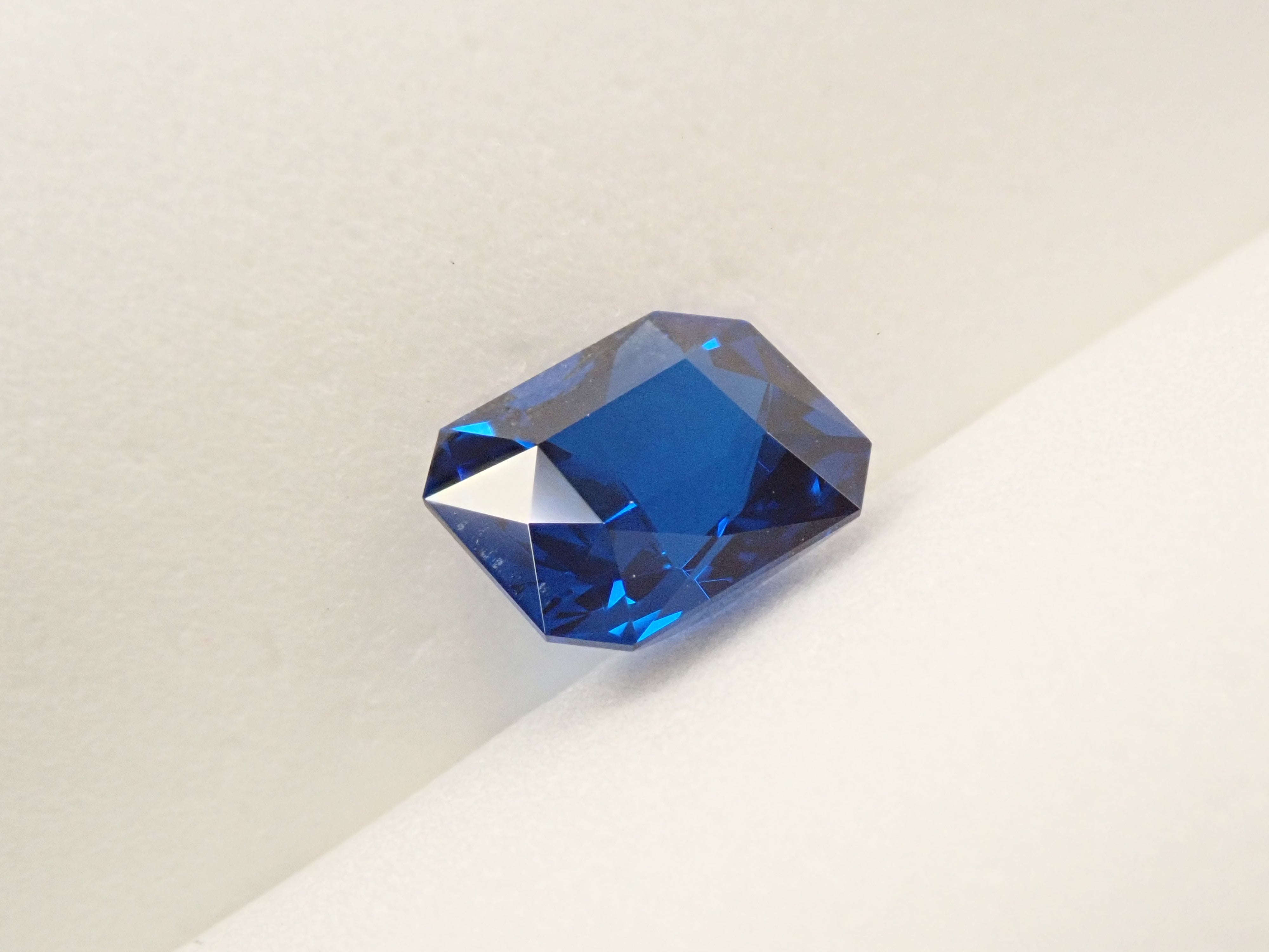 [12561446] Synthetic Cobalt Spinel 1.886ct Loose Stone