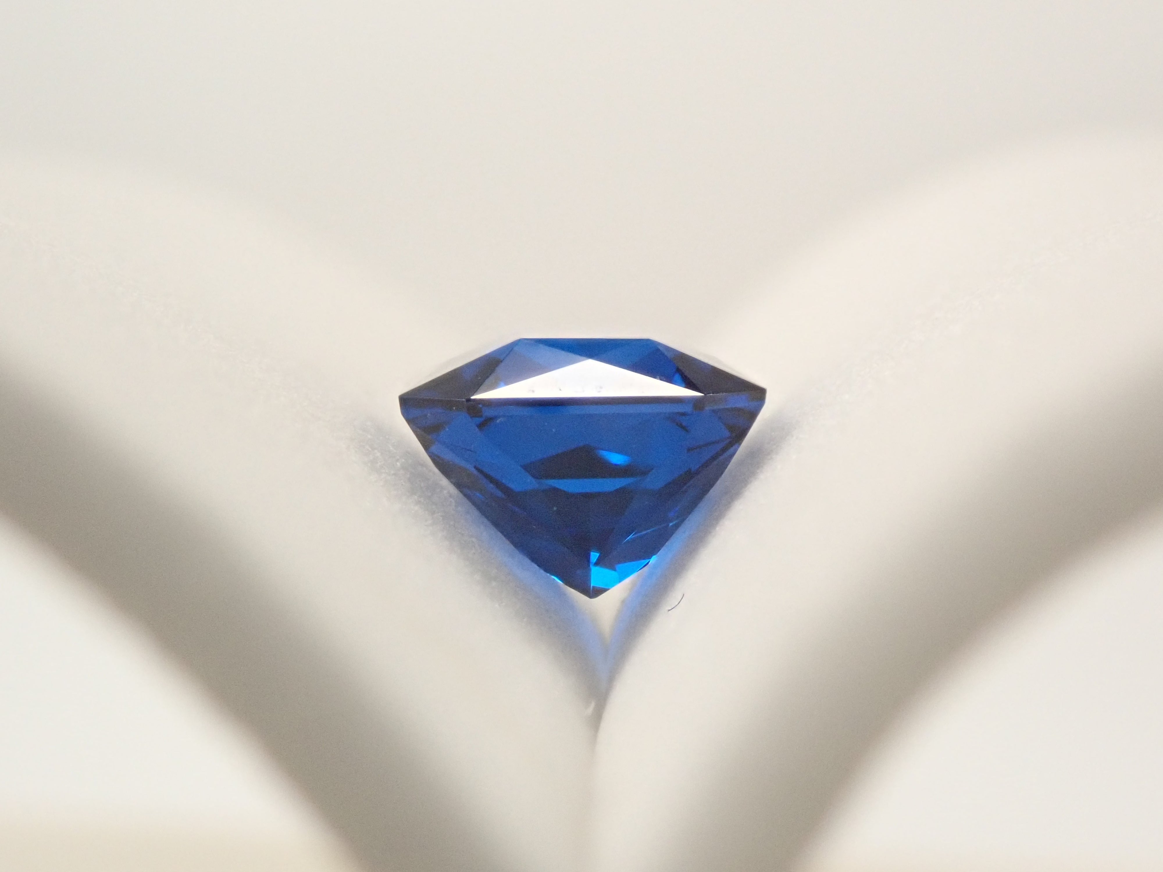 [12561446] Synthetic Cobalt Spinel 1.886ct Loose Stone