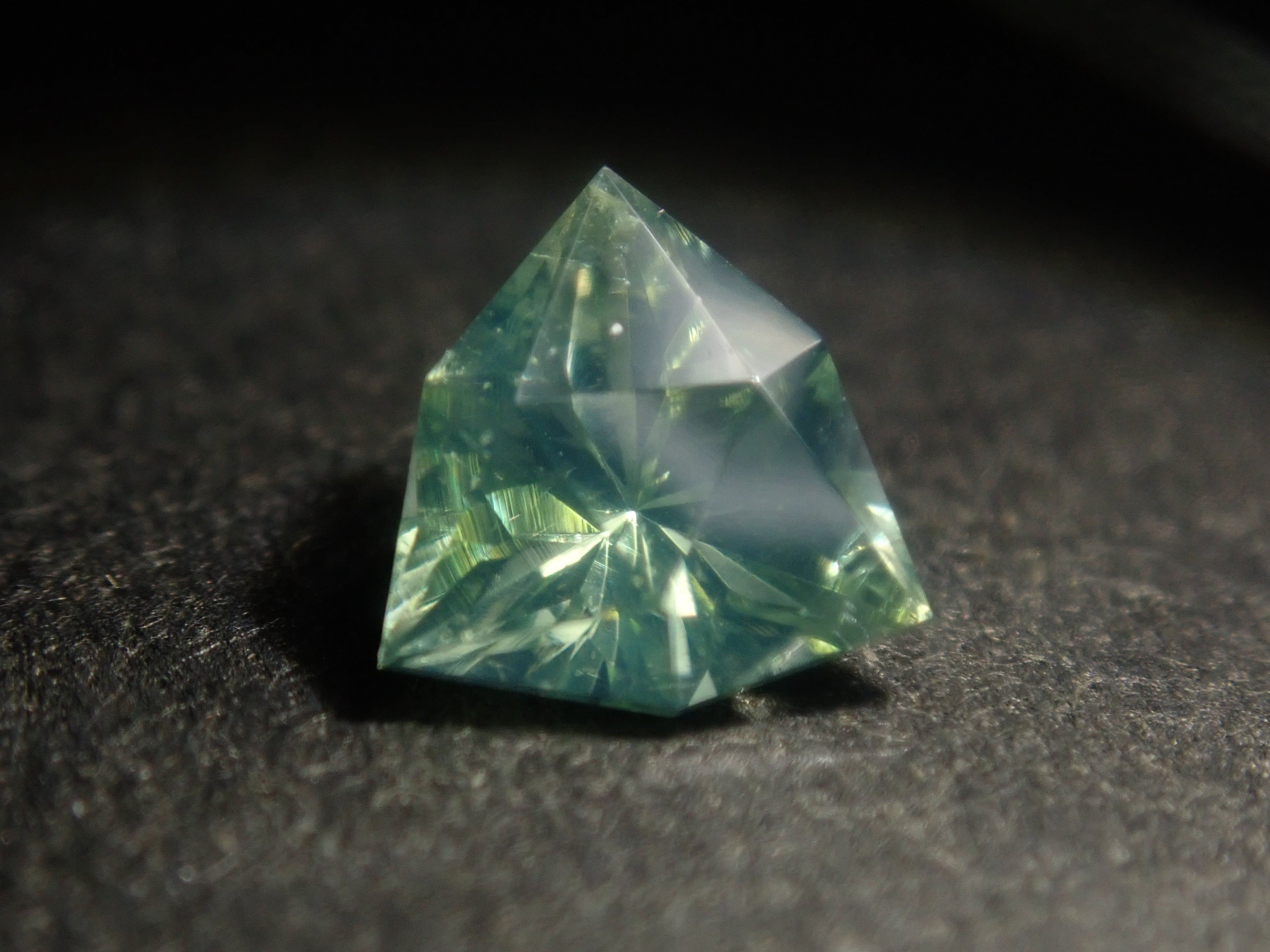 【1/9 22時販売】《限定7石》スリランカ産グリーンジルコン（特殊カット、シルキータイプ含む）《複数購入割引有》