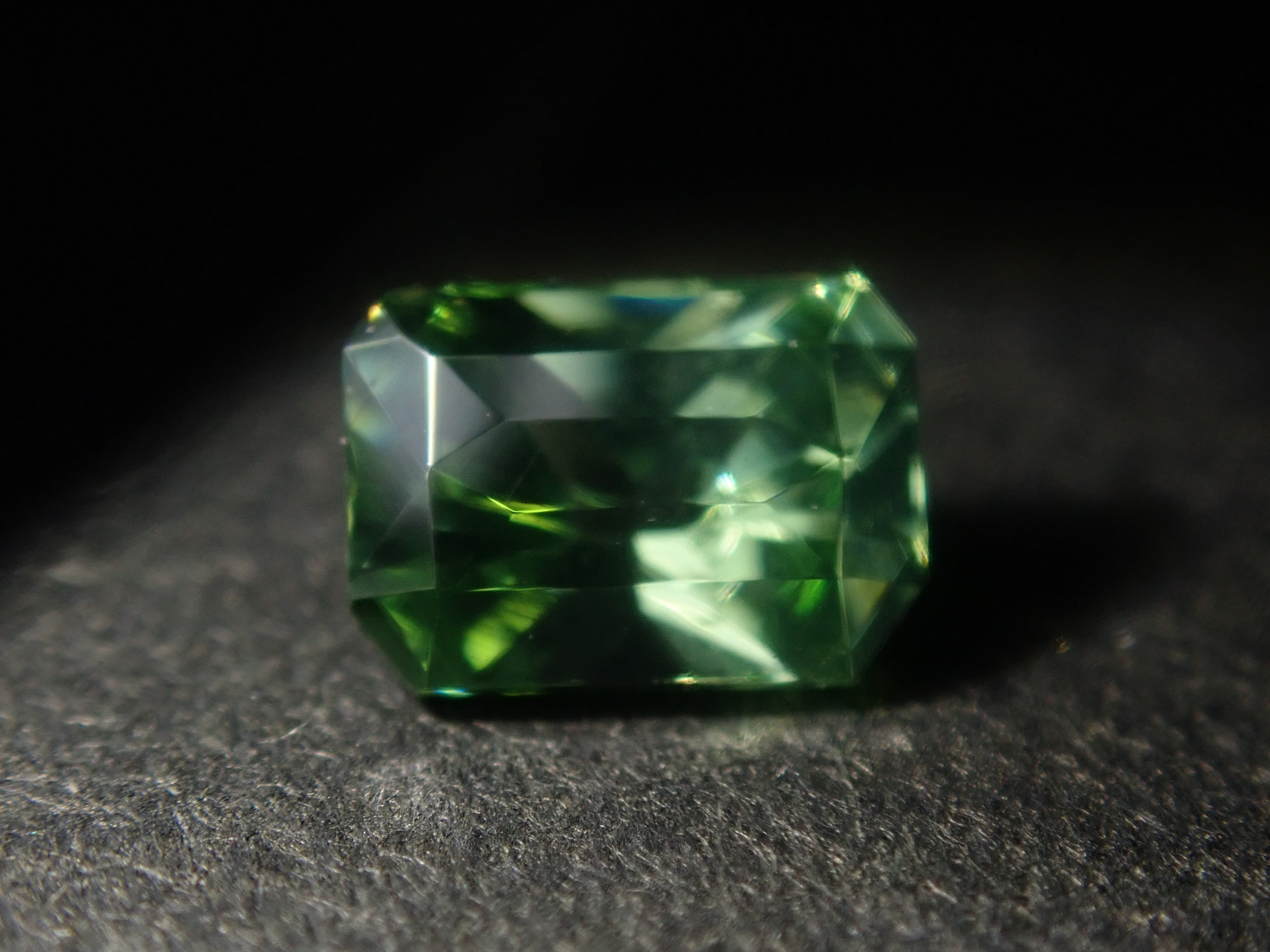 限定7石》スリランカ産グリーンジルコン（特殊カット、シルキータイプ