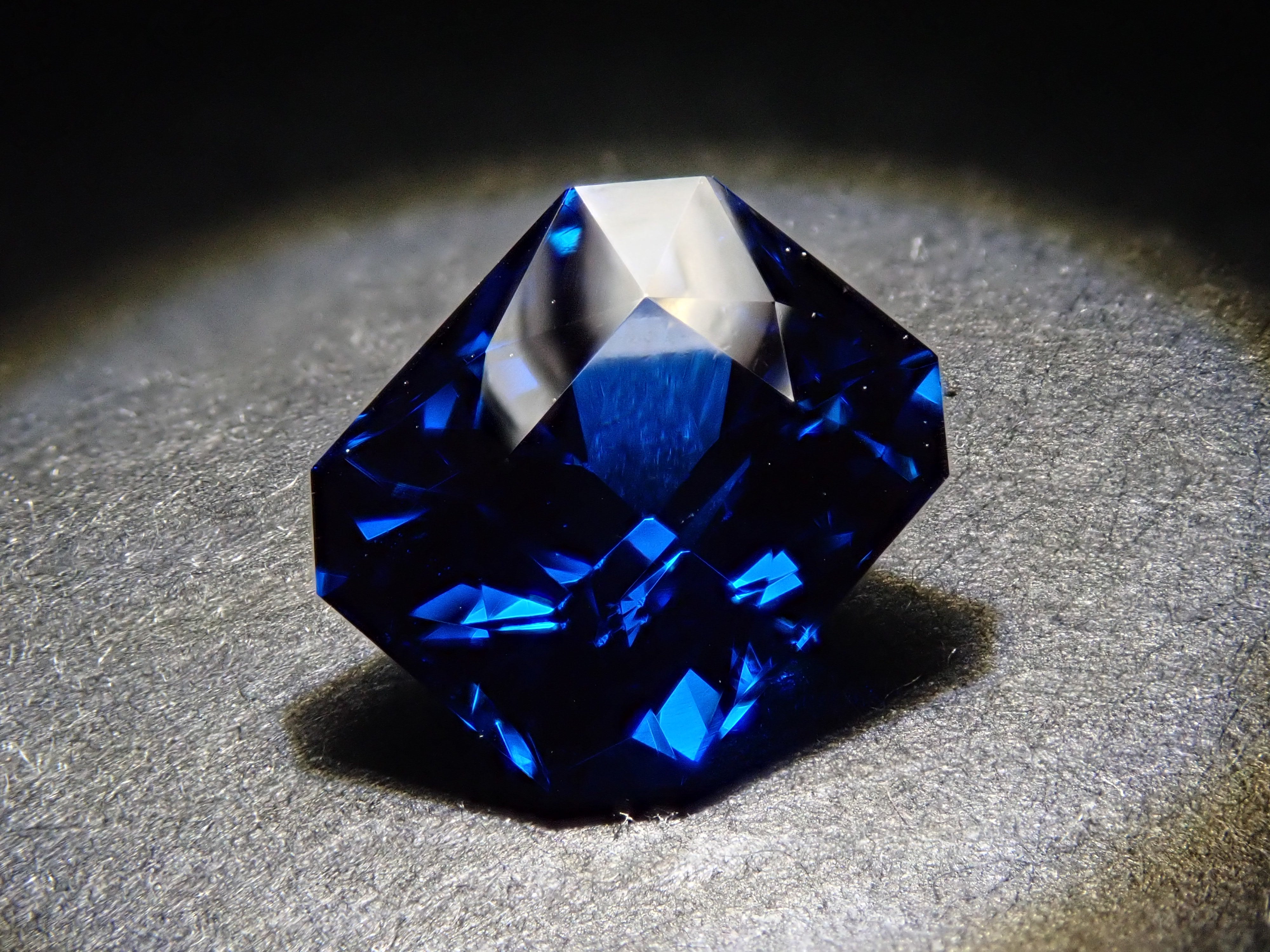 [12561446] Synthetic Cobalt Spinel 1.886ct Loose Stone