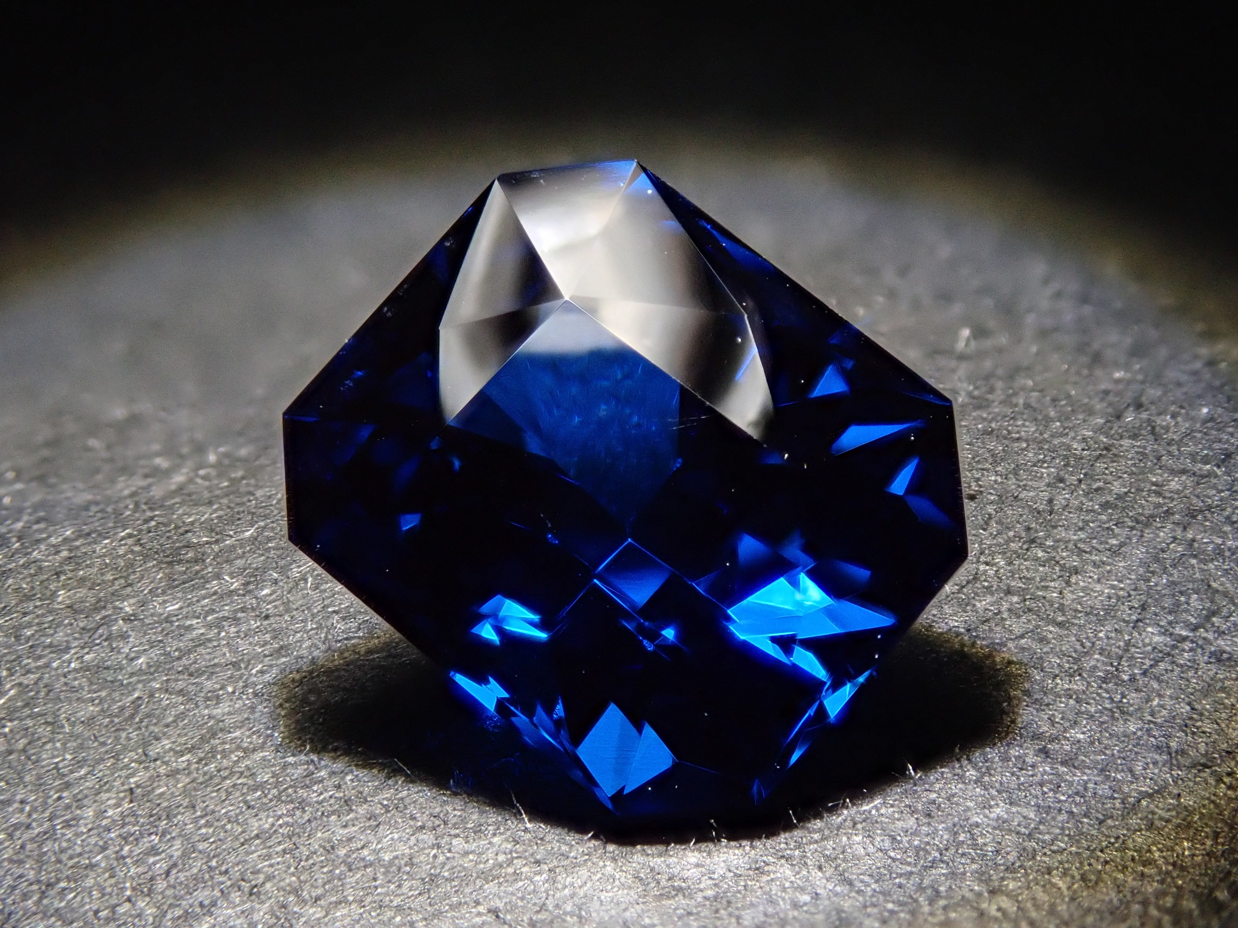 [12561446] Synthetic Cobalt Spinel 1.886ct Loose Stone