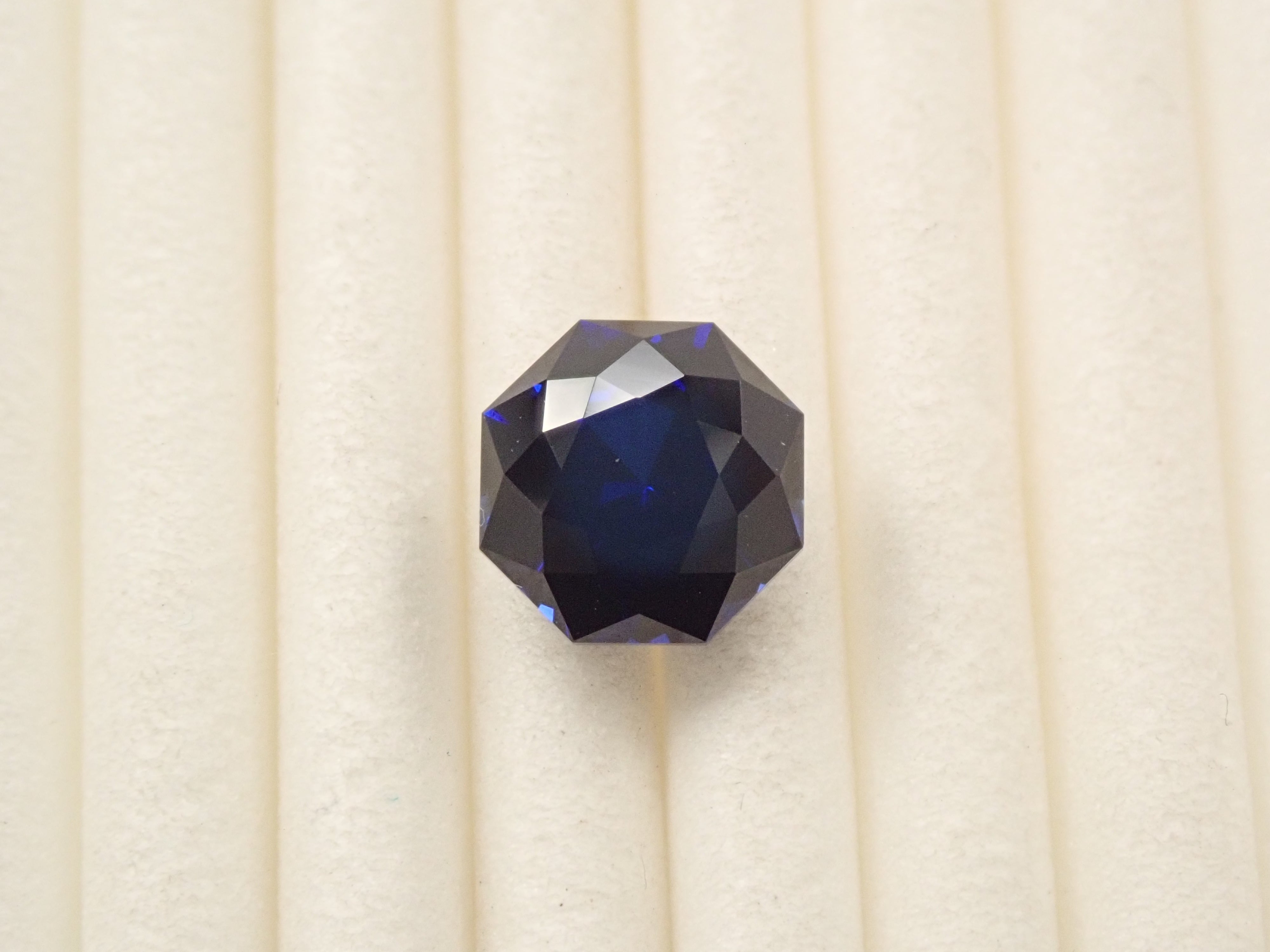 [12561449] Synthetic sapphire 2.077ct loose stone