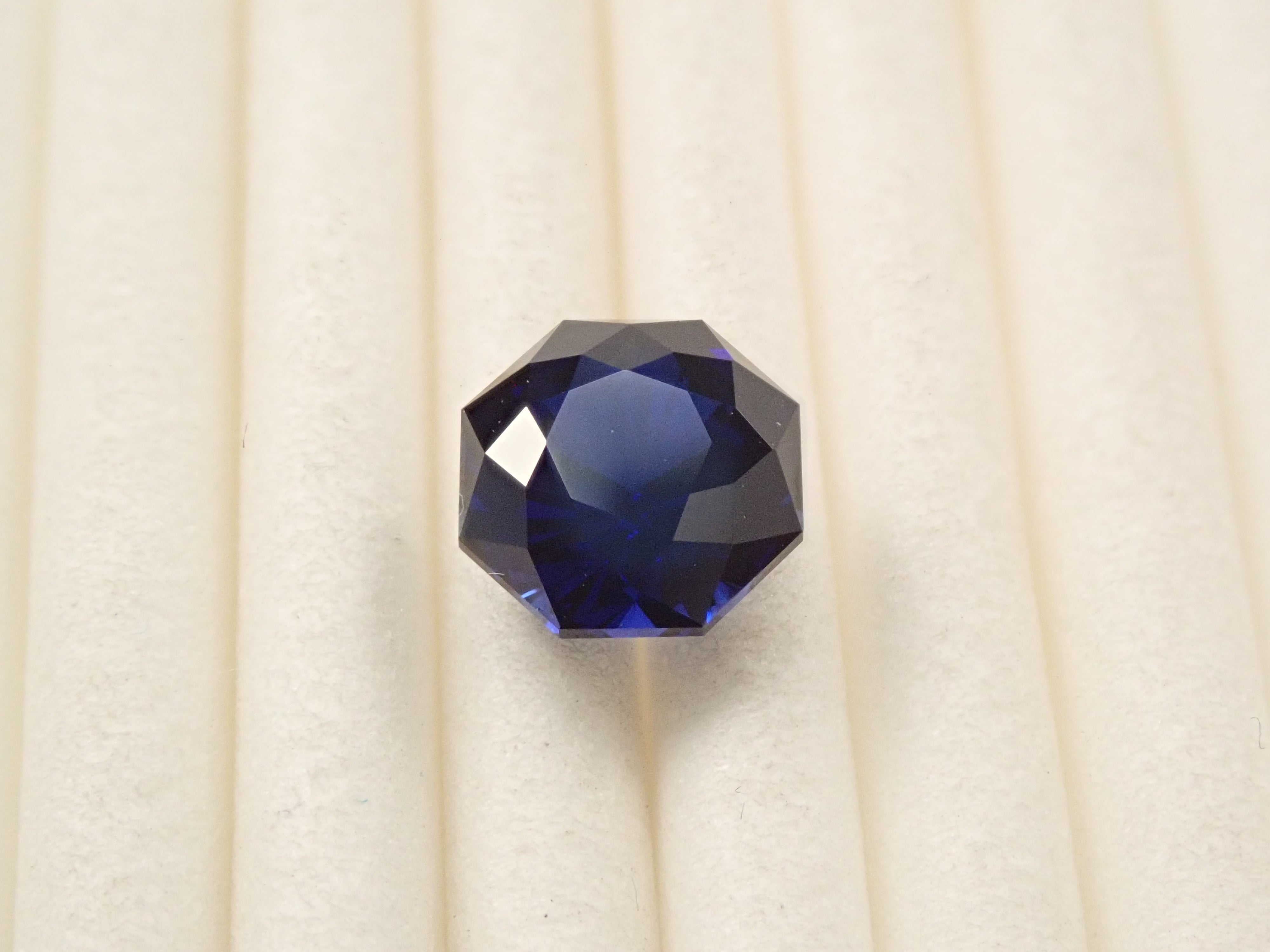 [12561449] Synthetic sapphire 2.077ct loose stone