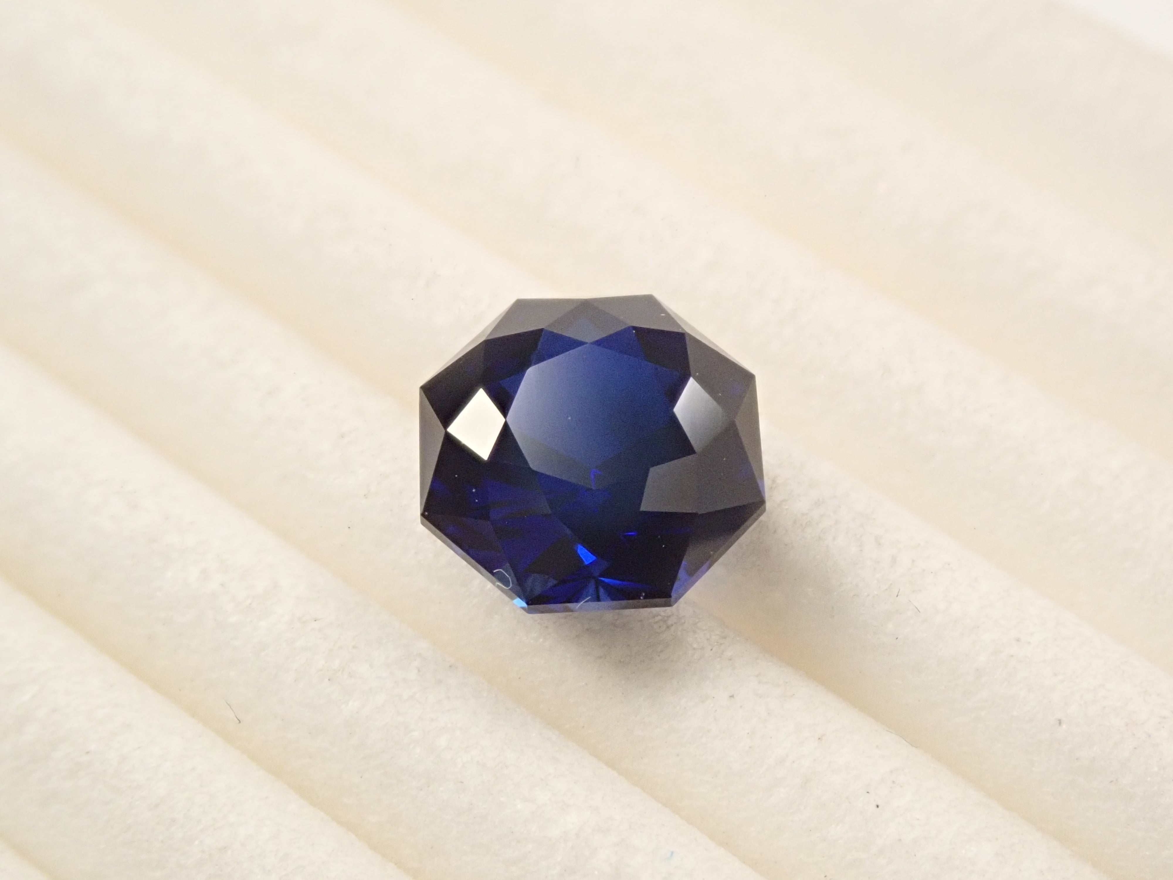 [12561449] Synthetic sapphire 2.077ct loose stone