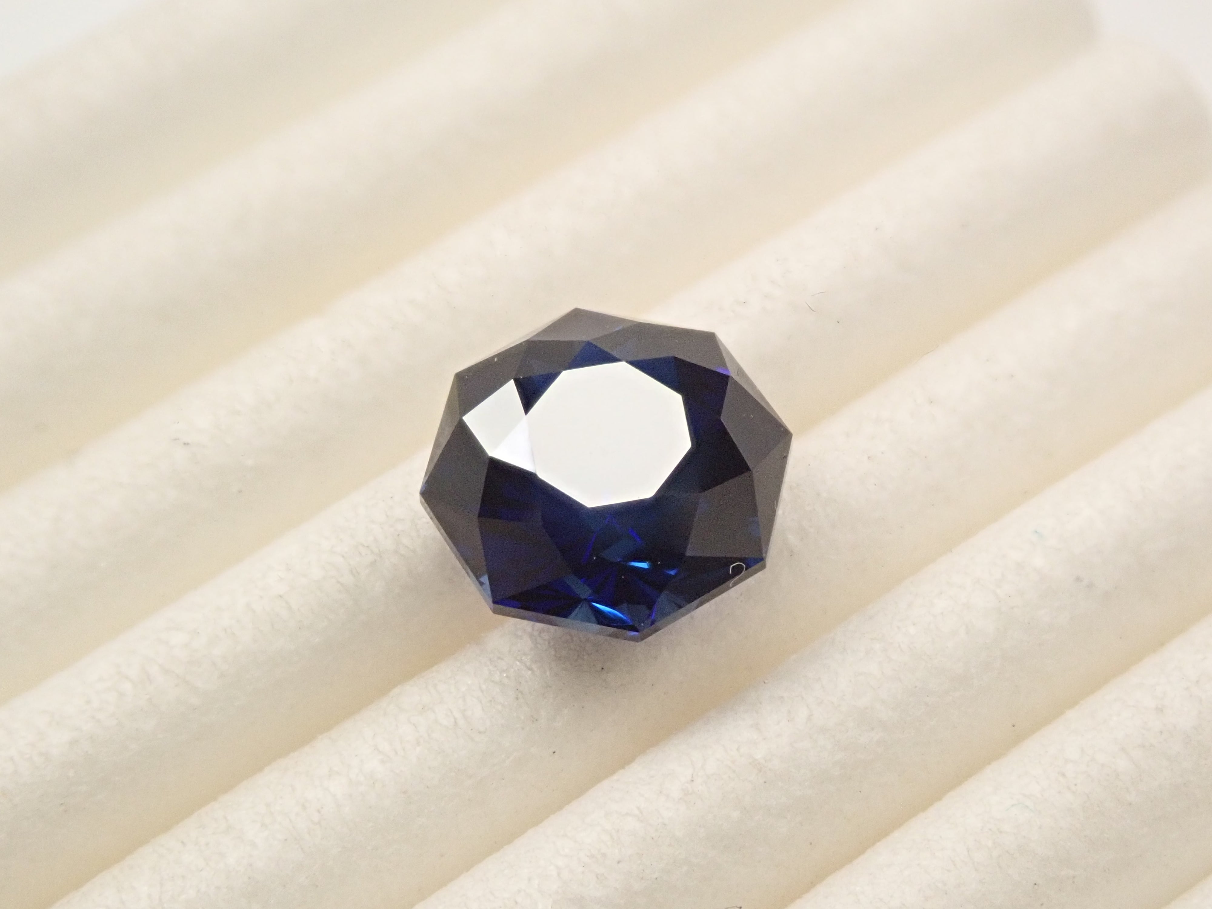 [12561449] Synthetic sapphire 2.077ct loose stone