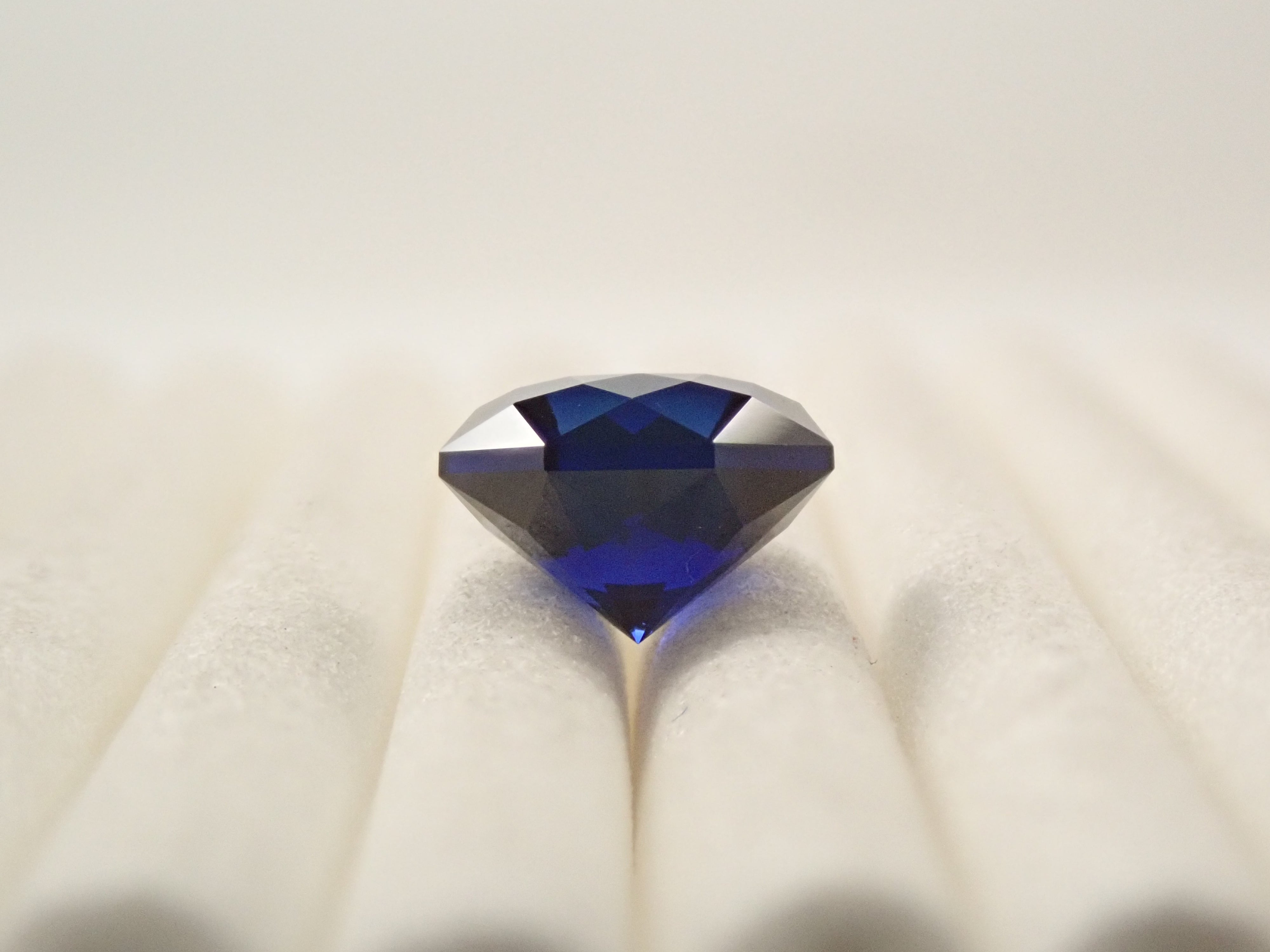 [12561449] Synthetic sapphire 2.077ct loose stone