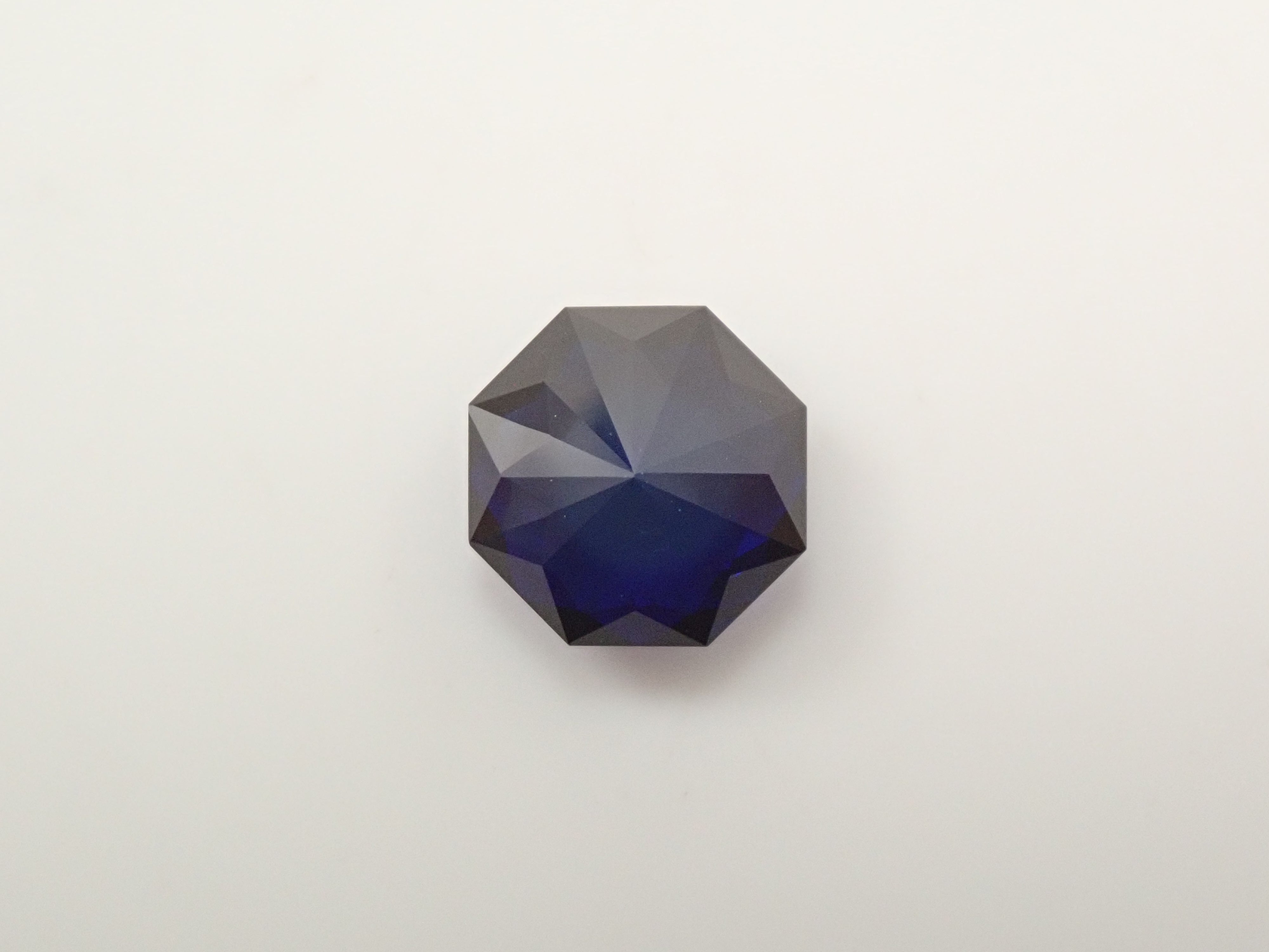 [12561449] Synthetic sapphire 2.077ct loose stone