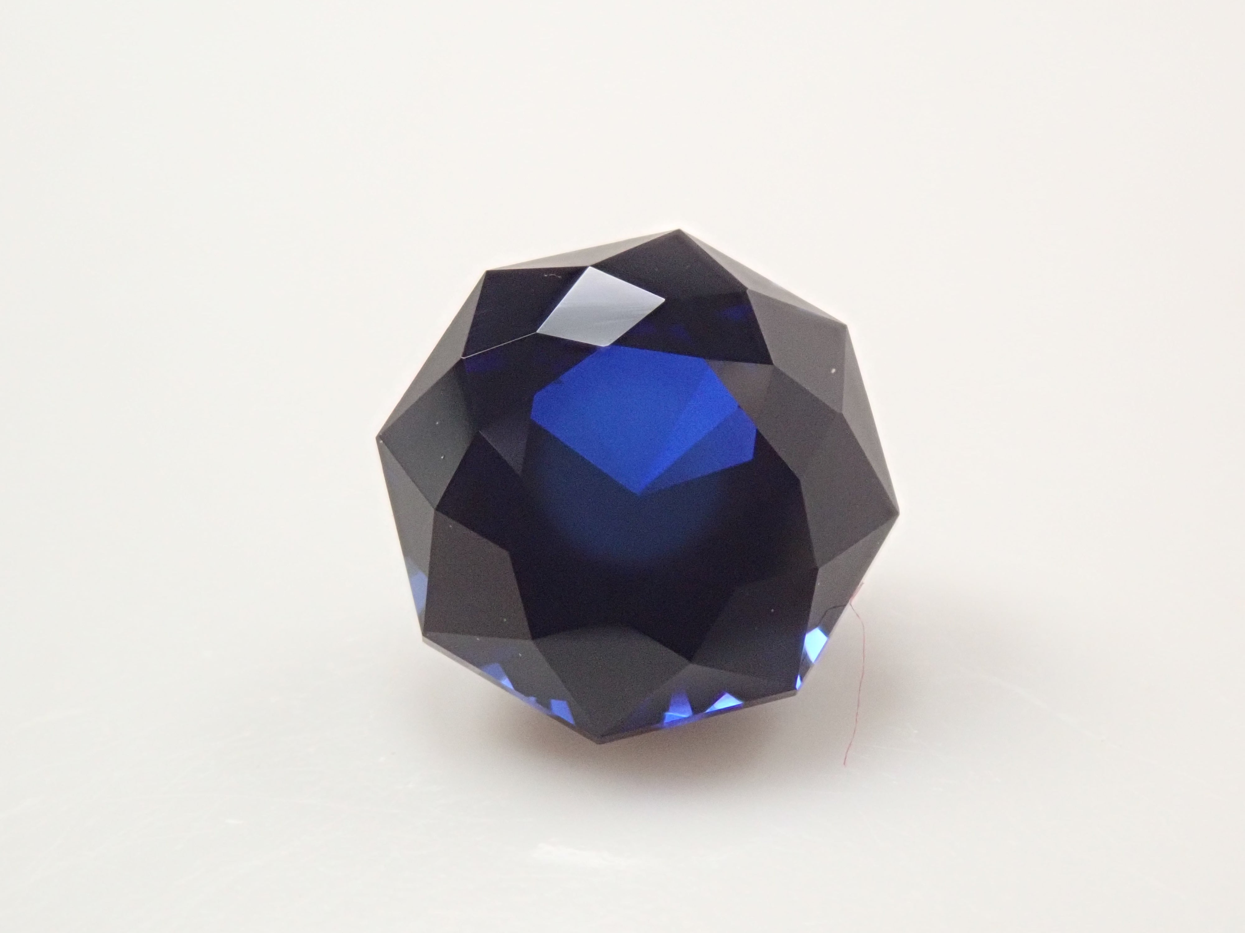 [12561449] Synthetic sapphire 2.077ct loose stone