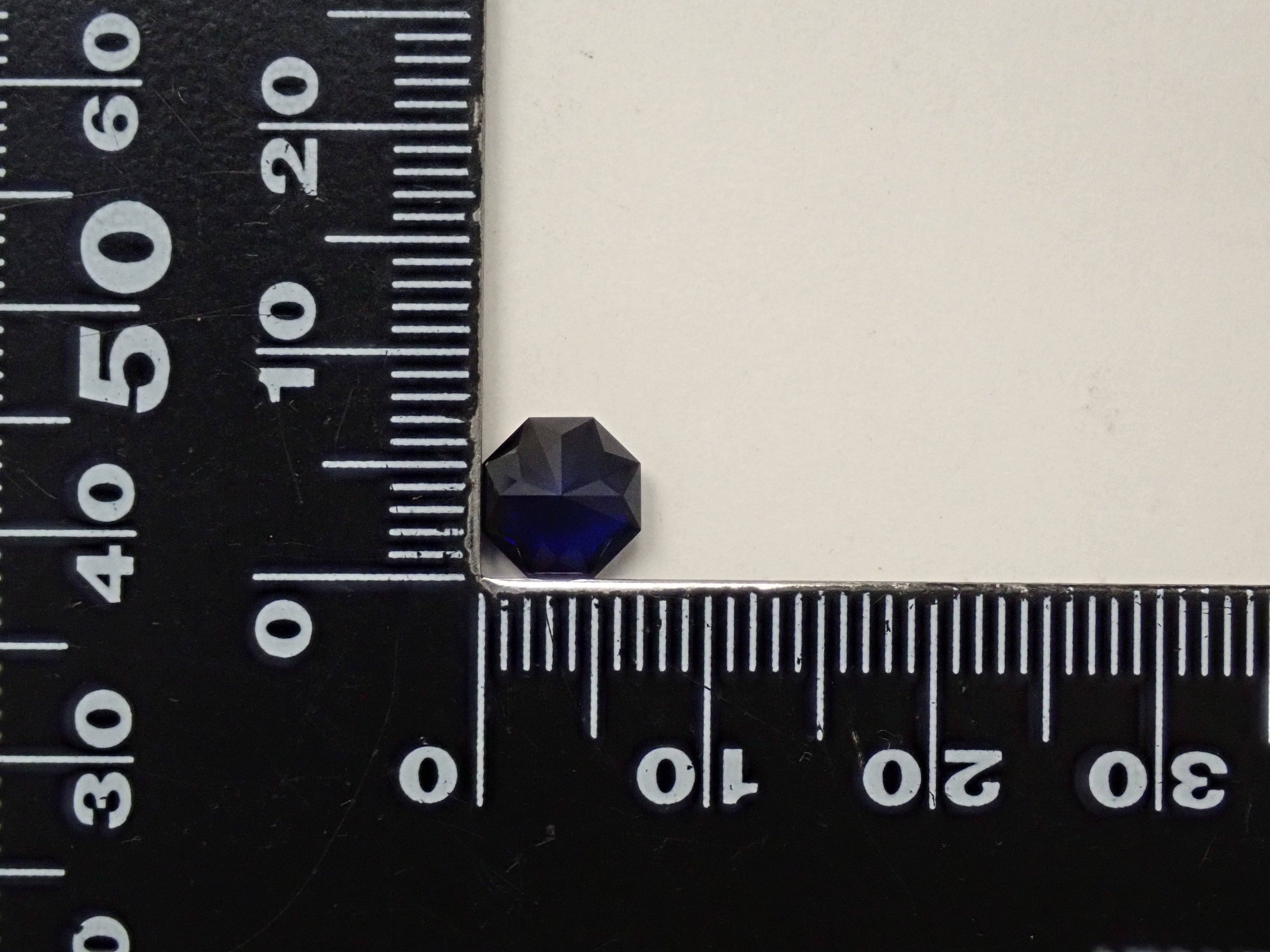 [12561449] Synthetic sapphire 2.077ct loose stone
