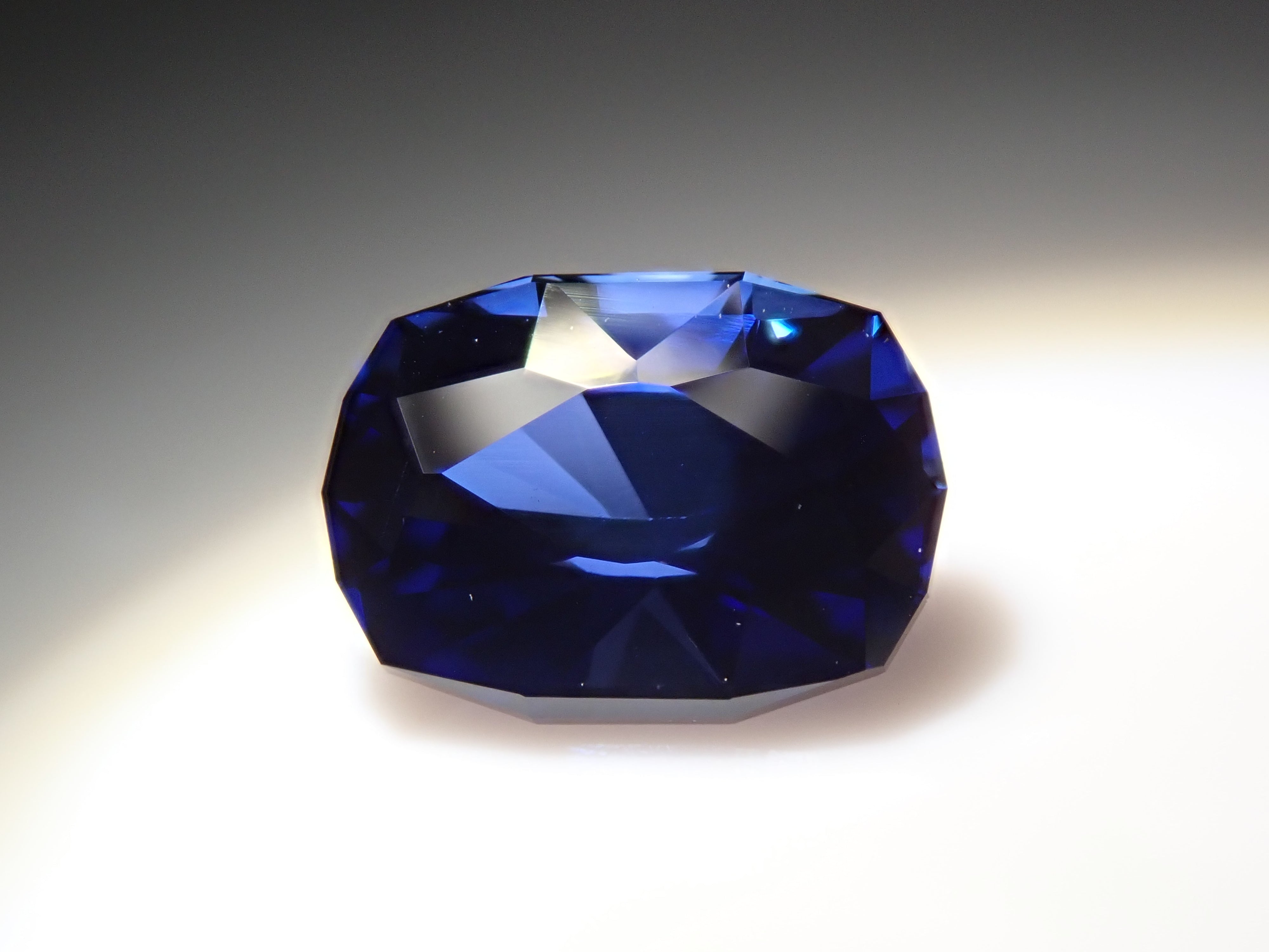 [12561450] Synthetic sapphire 0.879ct loose stone