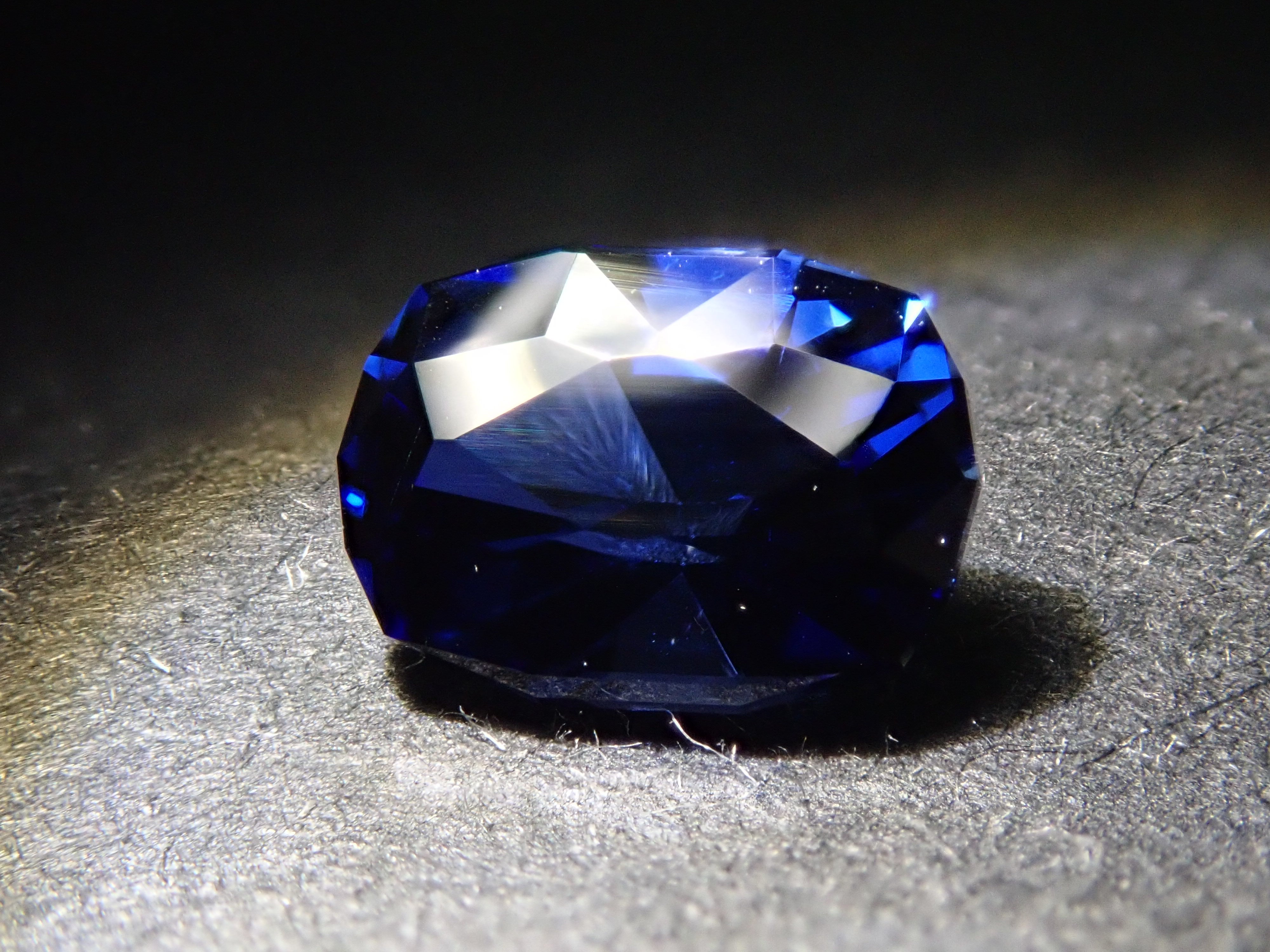 [12561450] Synthetic sapphire 0.879ct loose stone