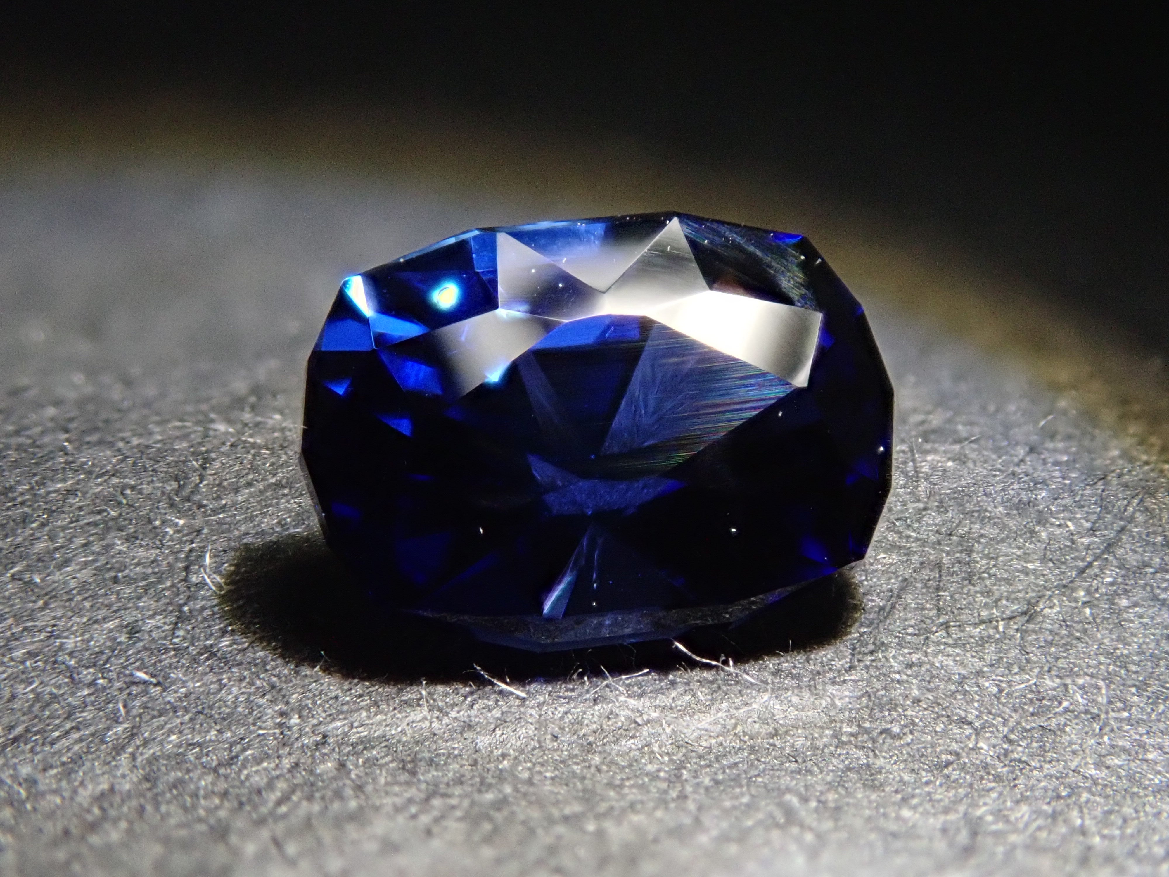 [12561450] Synthetic sapphire 0.879ct loose stone