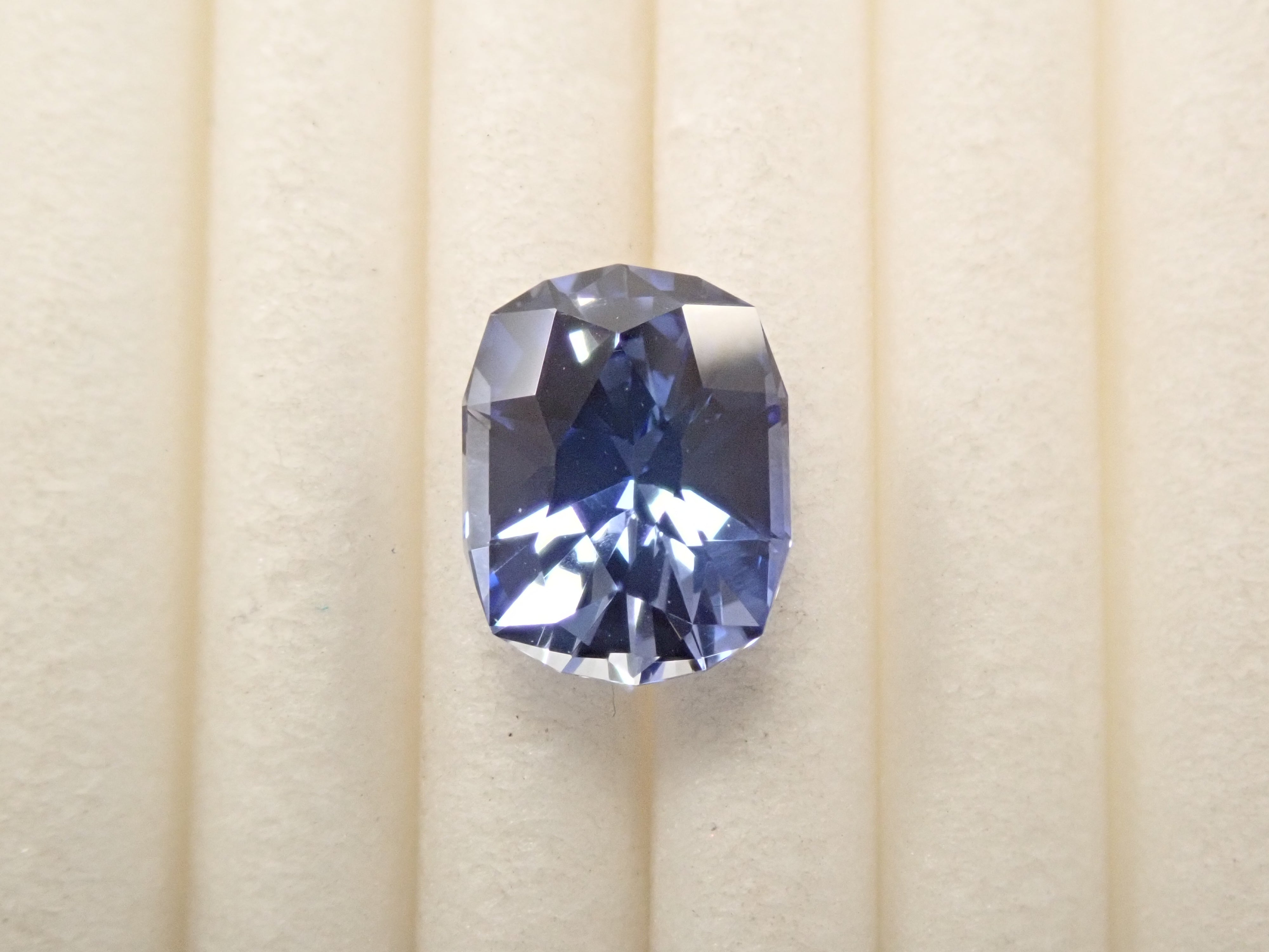 合成サファイア 1.547ctルース（合成ブルーサファイア）
