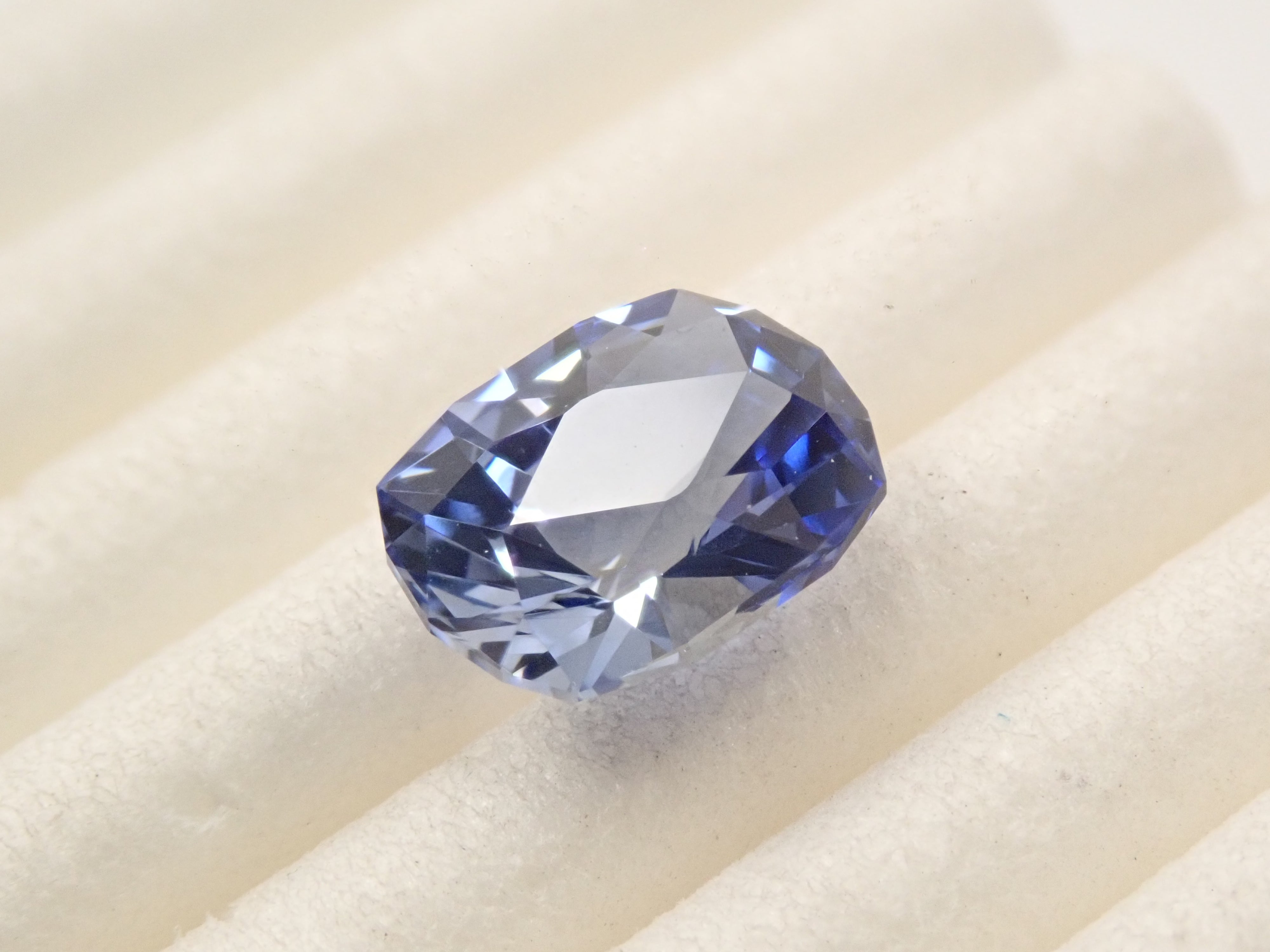 合成サファイア 1.547ctルース（合成ブルーサファイア）