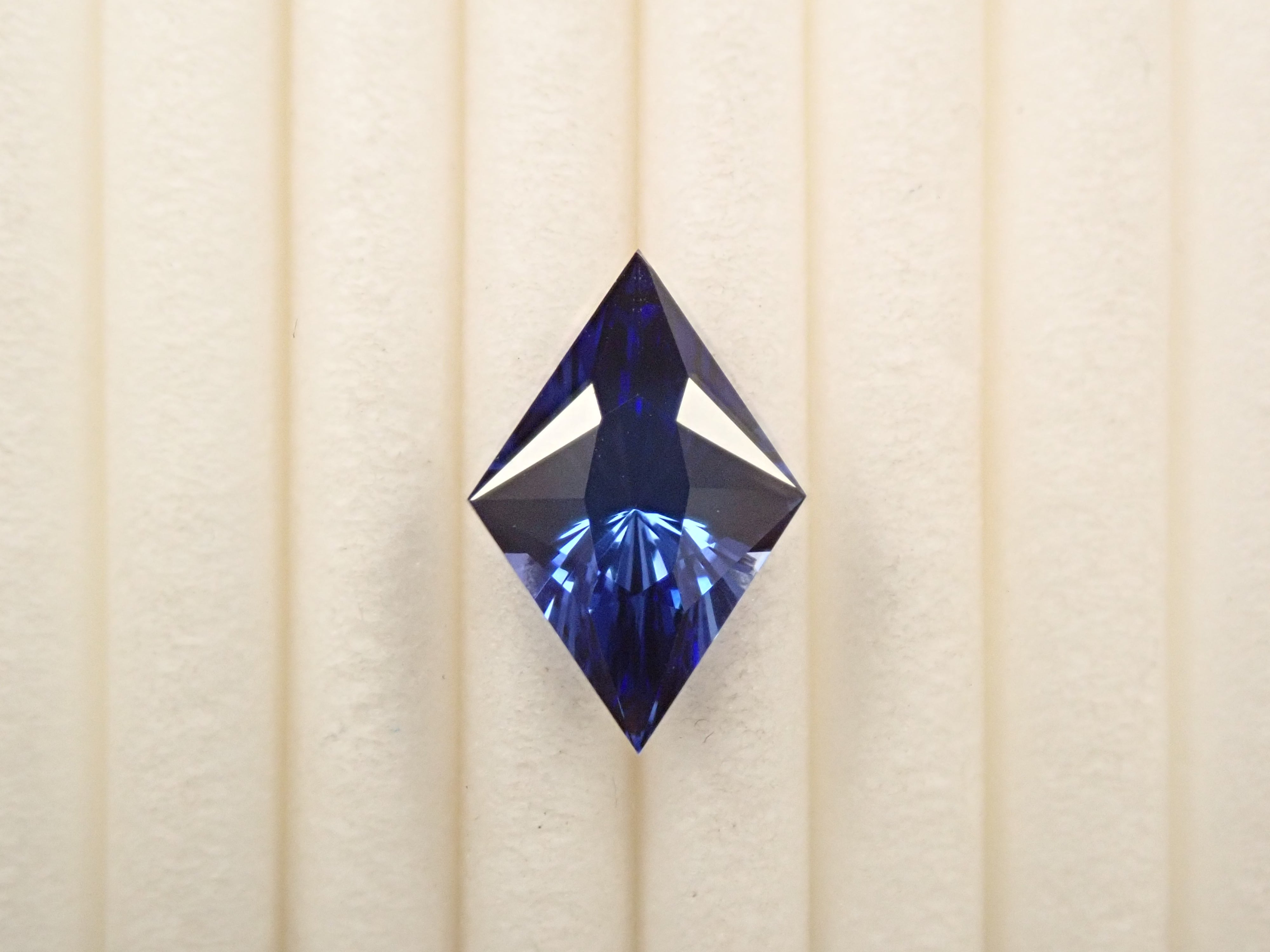 [12561452] 合成藍寶石 2.393克拉裸石