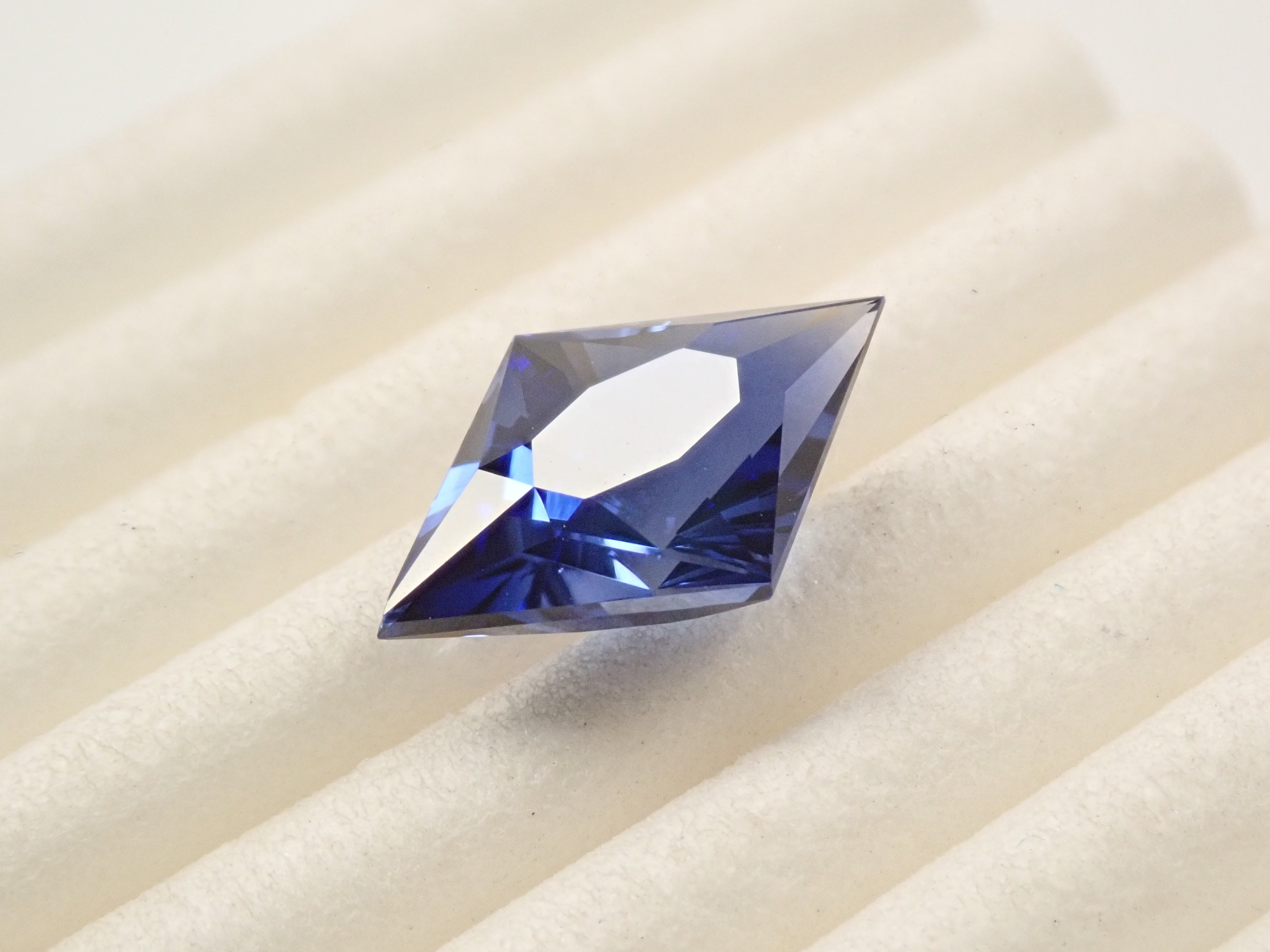 [12561452] 合成藍寶石 2.393克拉裸石