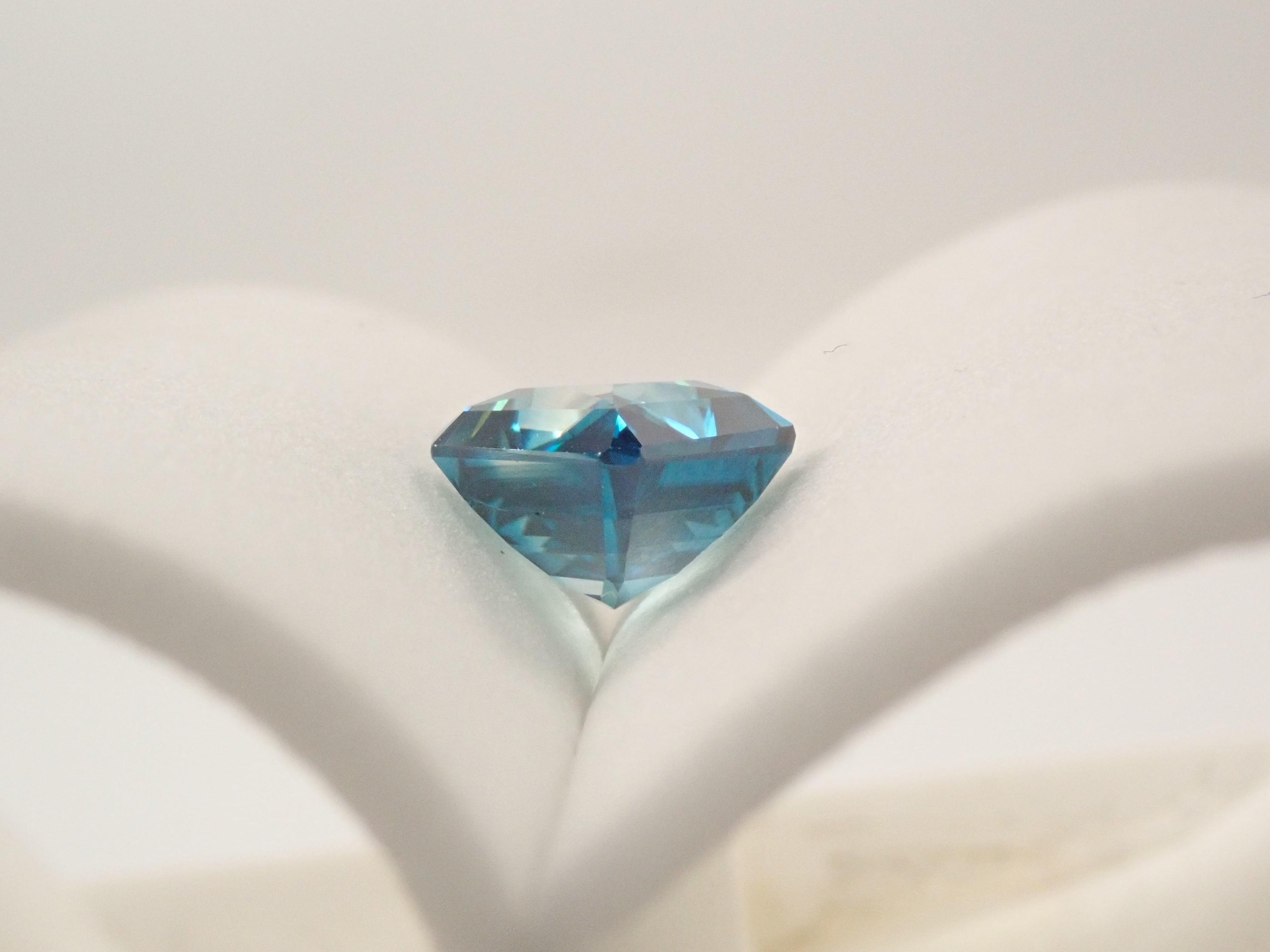 【1/5 22時販売】カンボジア産バイカラージルコン 5.480ctルース GIT