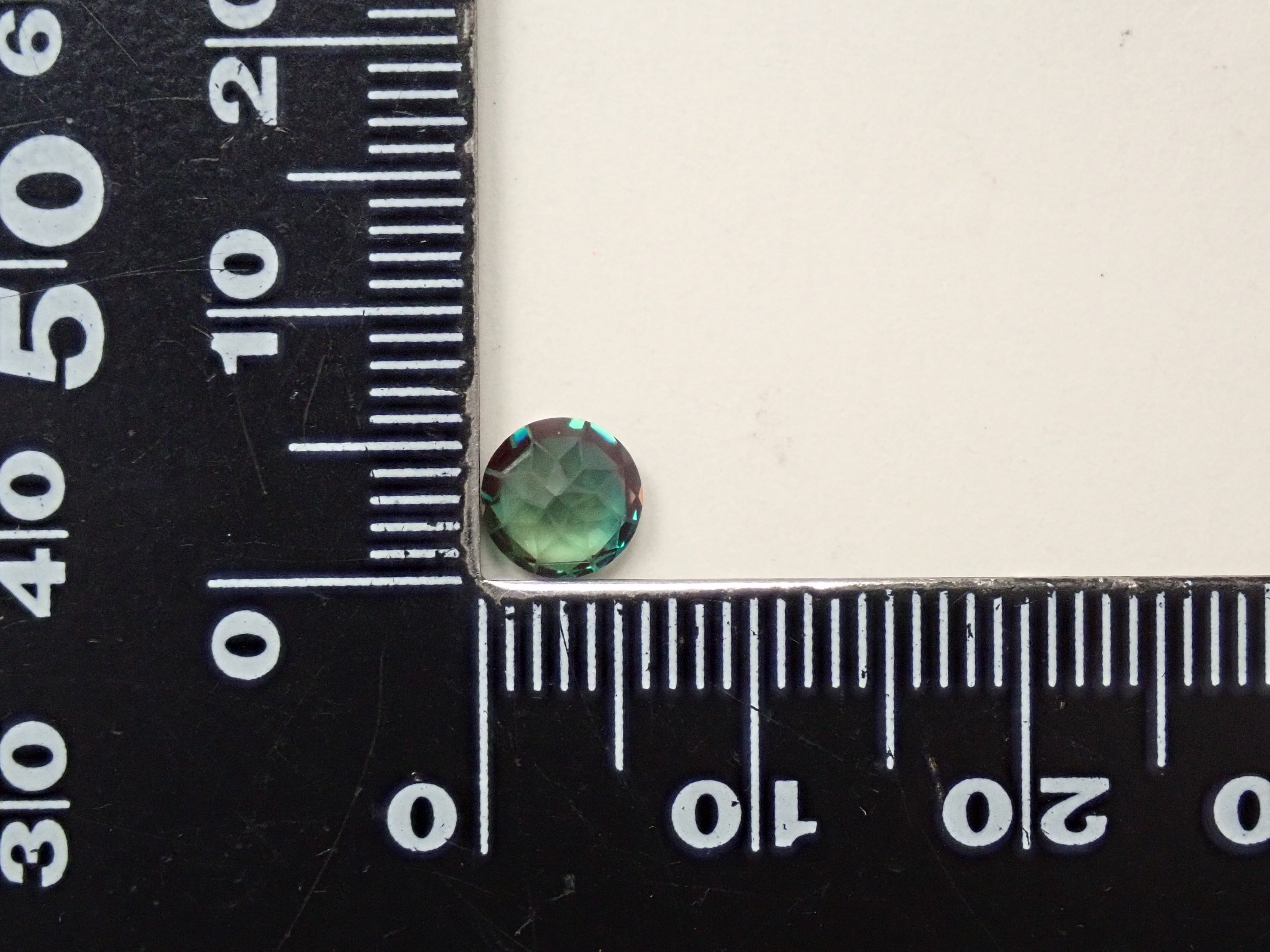 【ダンデライオンカット】モンゴル産カラーチェンジアンデシン 6.0mm/0.774ctルース