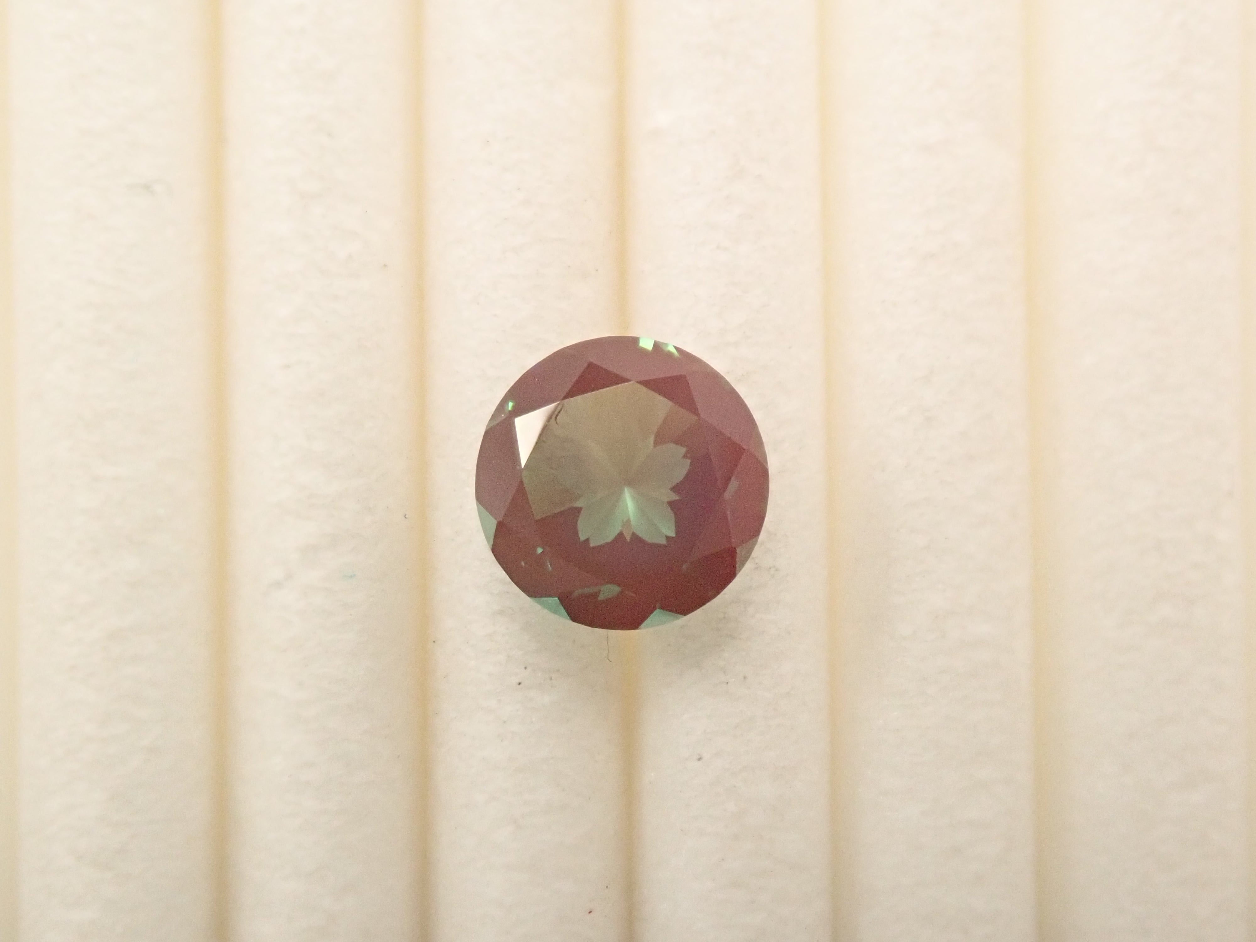 さくらインカット】モンゴル産カラーチェンジアンデシン 6.0mm/0.655ct