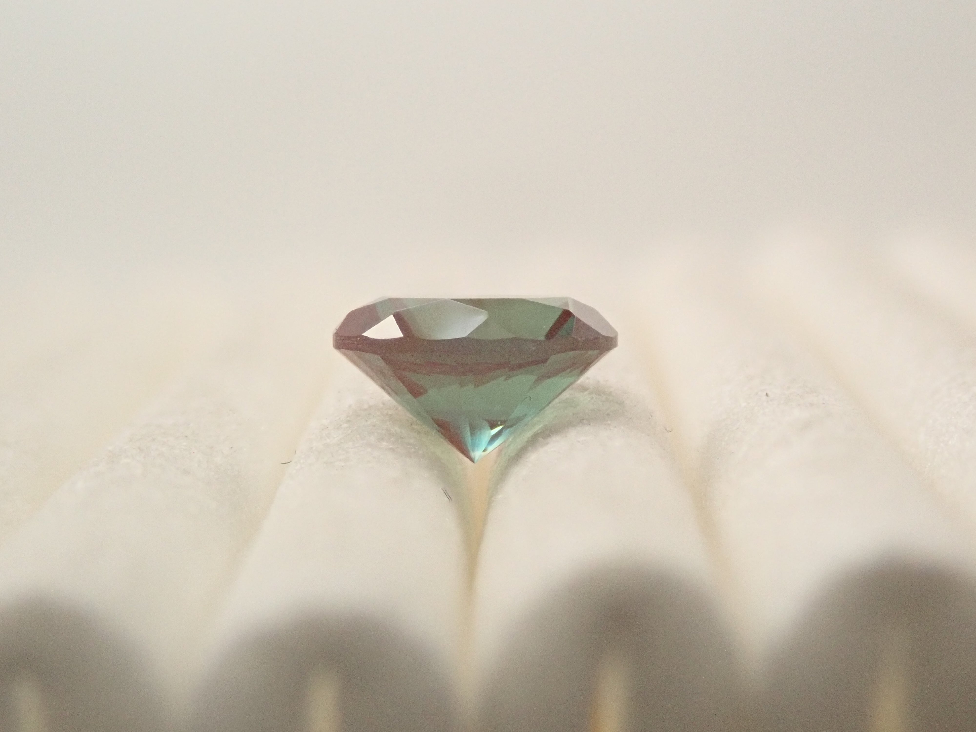 さくらインカット】モンゴル産カラーチェンジアンデシン 6.0mm/0.655ct