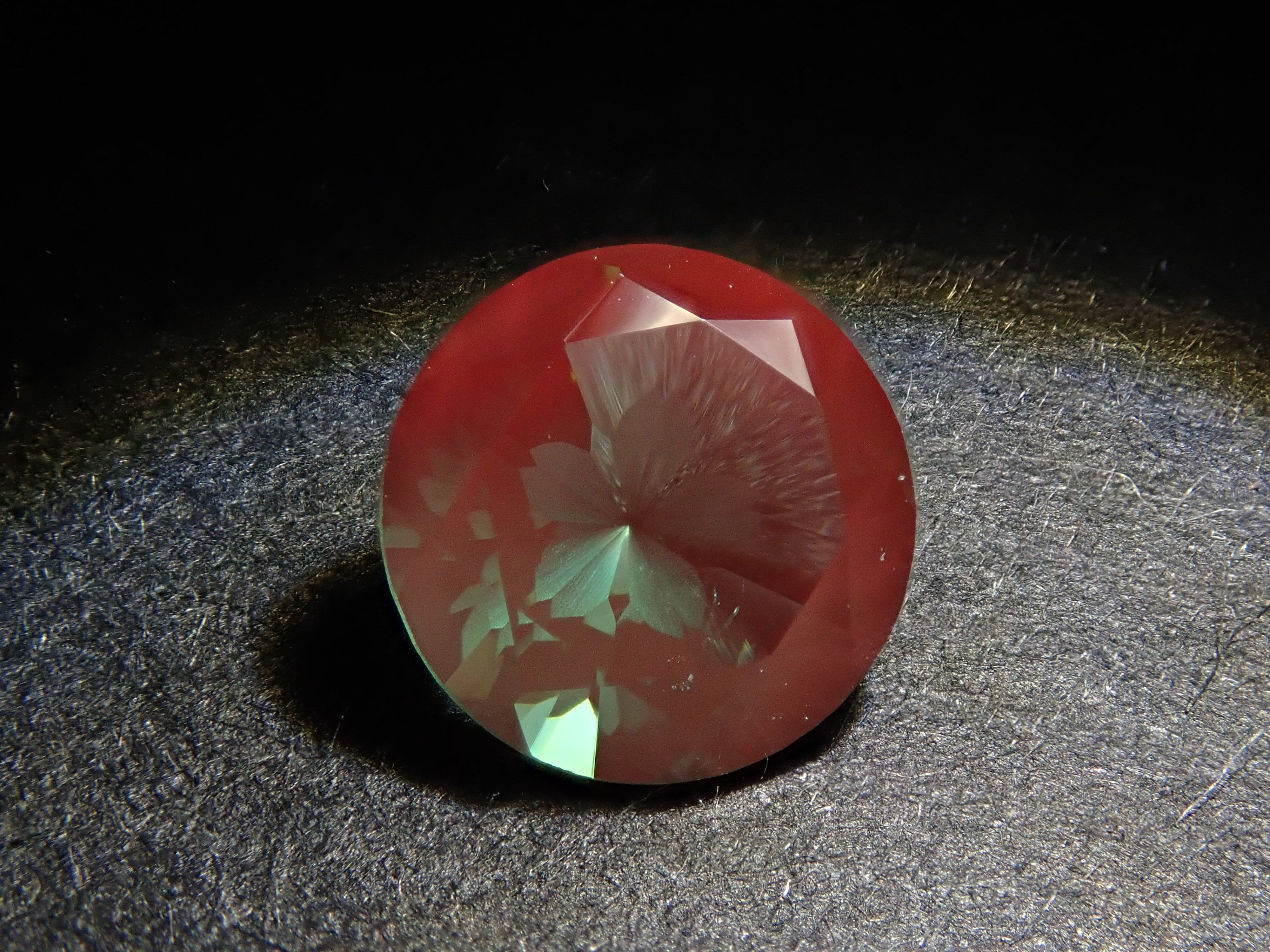 カラーチェンジアンデシン　26-002 さくらインカット】モンゴル産カラーチェンジアンデシン 6.0mm/0.655ct