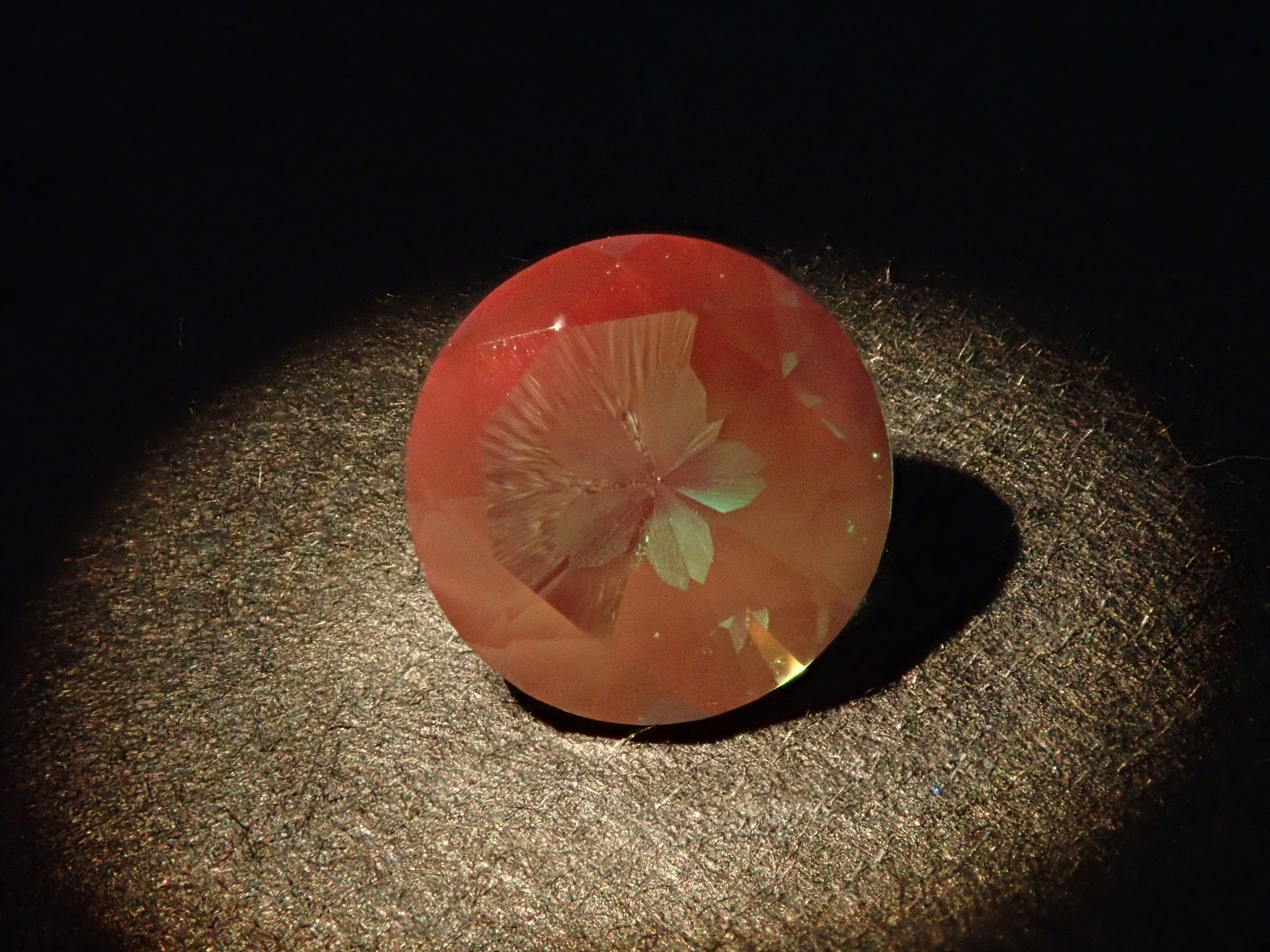 さくらインカット】モンゴル産カラーチェンジアンデシン 6.0mm/0.655ct