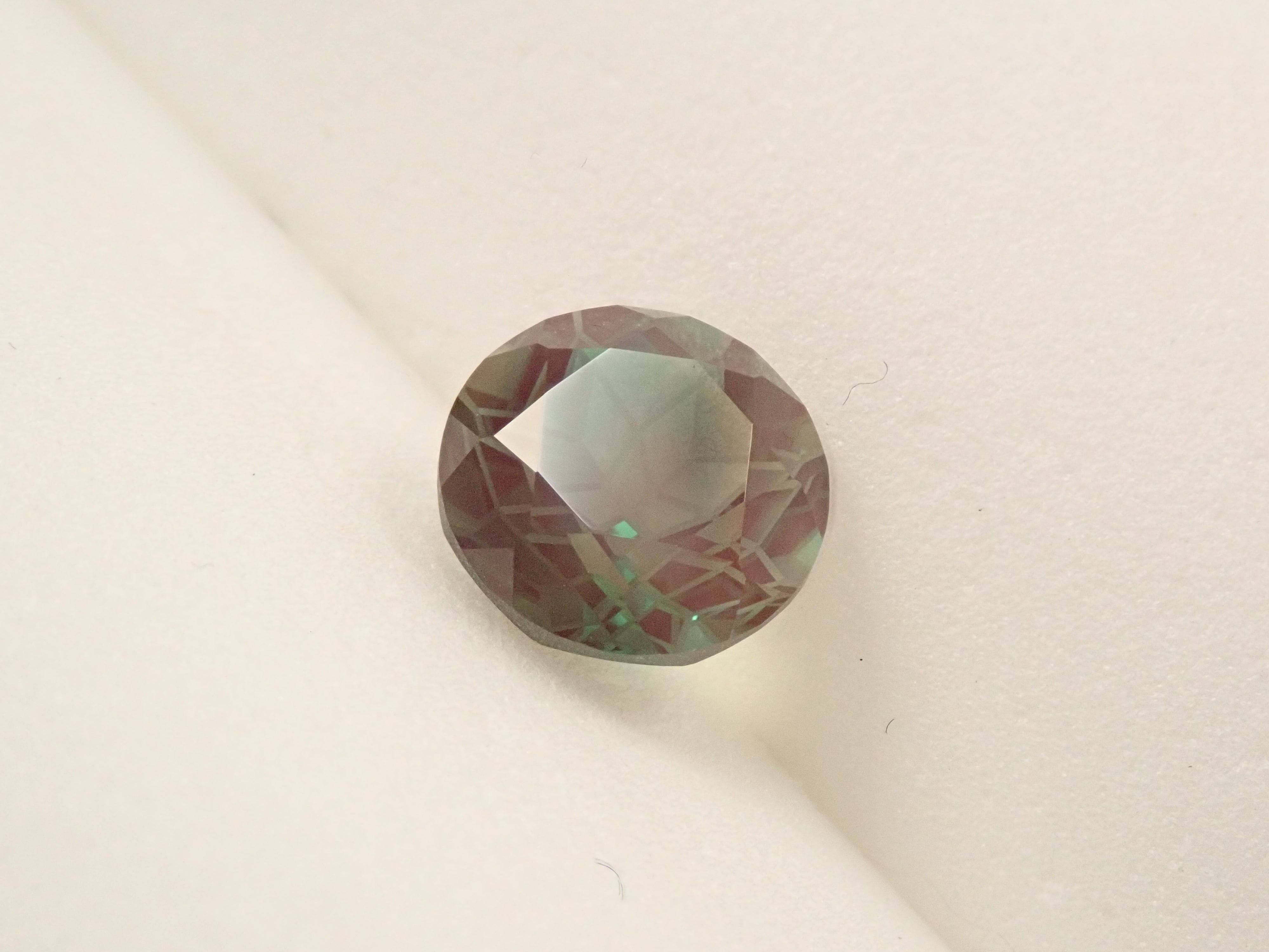 【1/19 22時販売】【ダンデライオンカット】チベット産カラーチェンジアンデシン 8.0mm/1.883ctルース