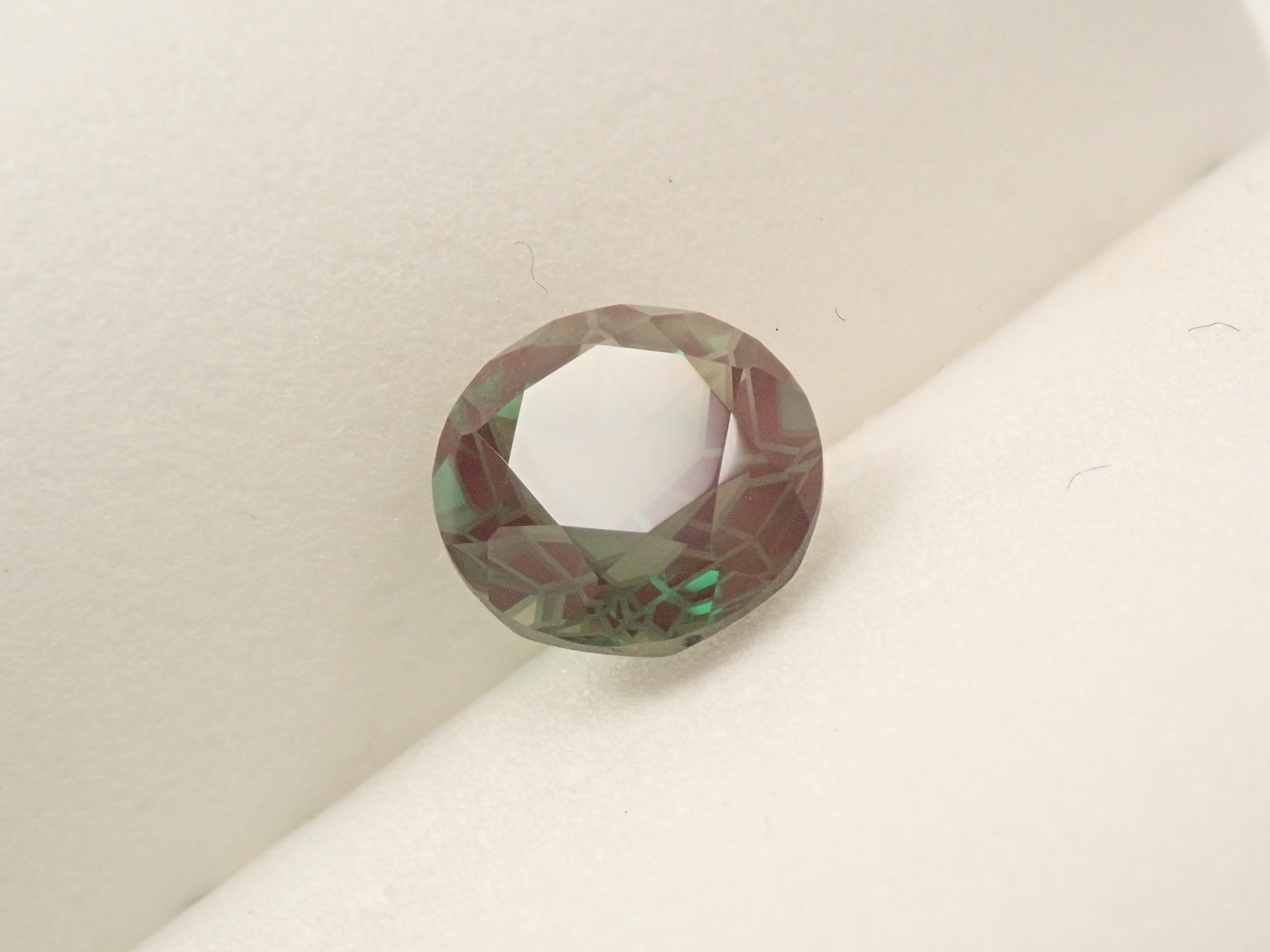 【1/19 22時販売】【ダンデライオンカット】チベット産カラーチェンジアンデシン 8.0mm/1.883ctルース