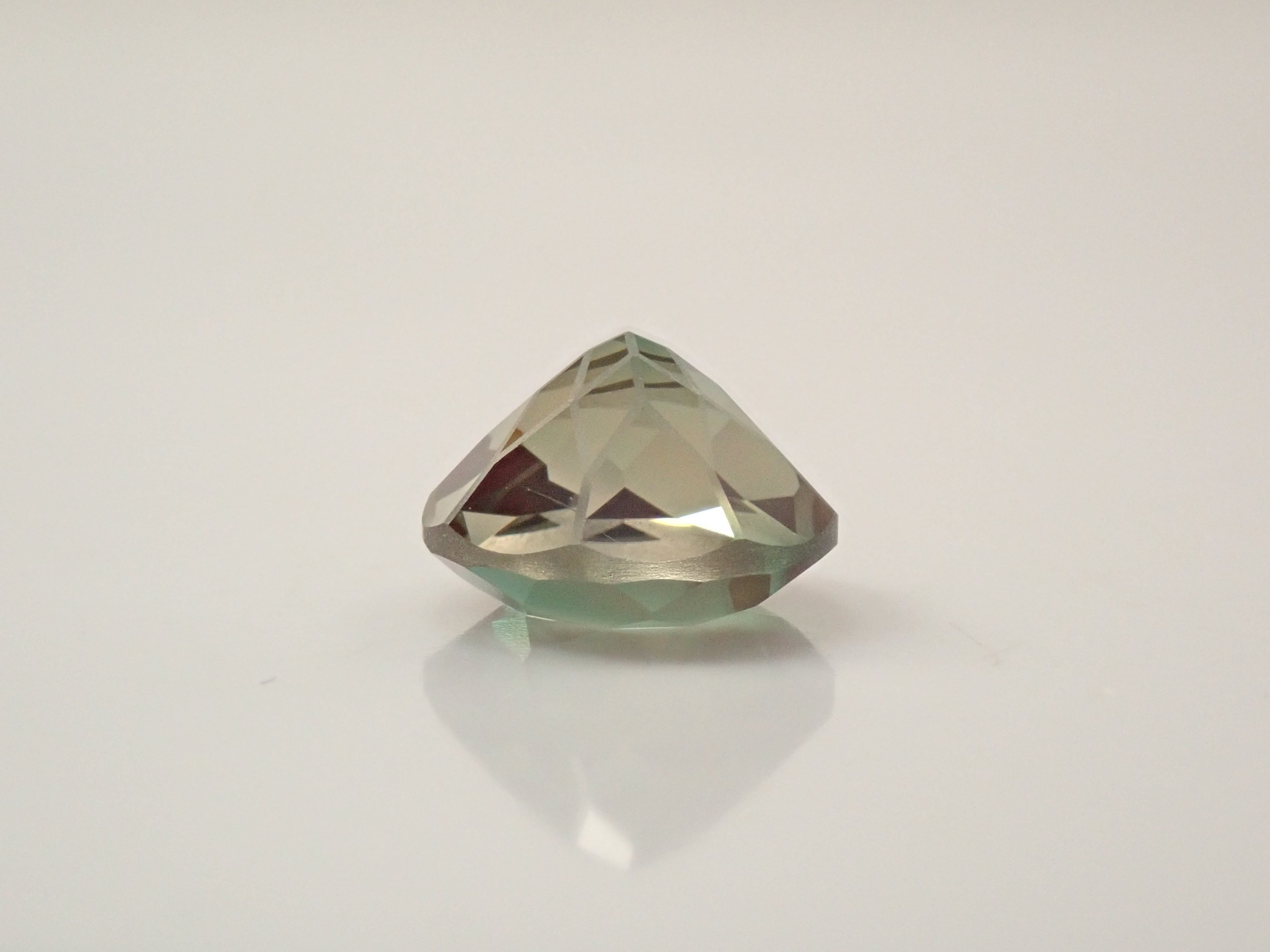 【1/19 22時販売】【ダンデライオンカット】チベット産カラーチェンジアンデシン 8.0mm/1.883ctルース