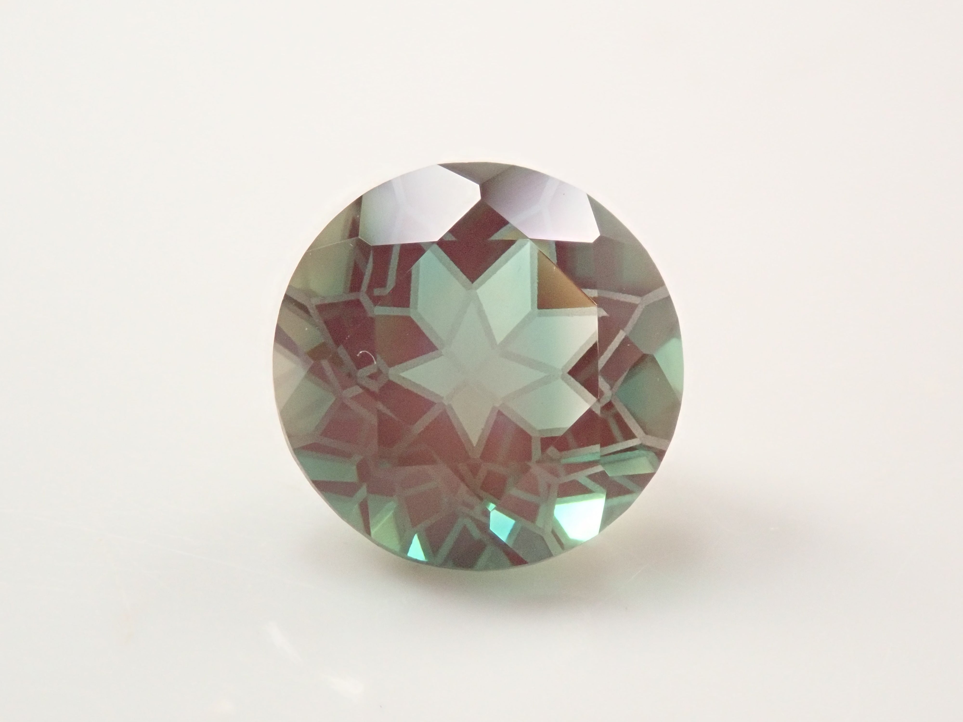 【1/19 22時販売】【ダンデライオンカット】チベット産カラーチェンジアンデシン 8.0mm/1.883ctルース