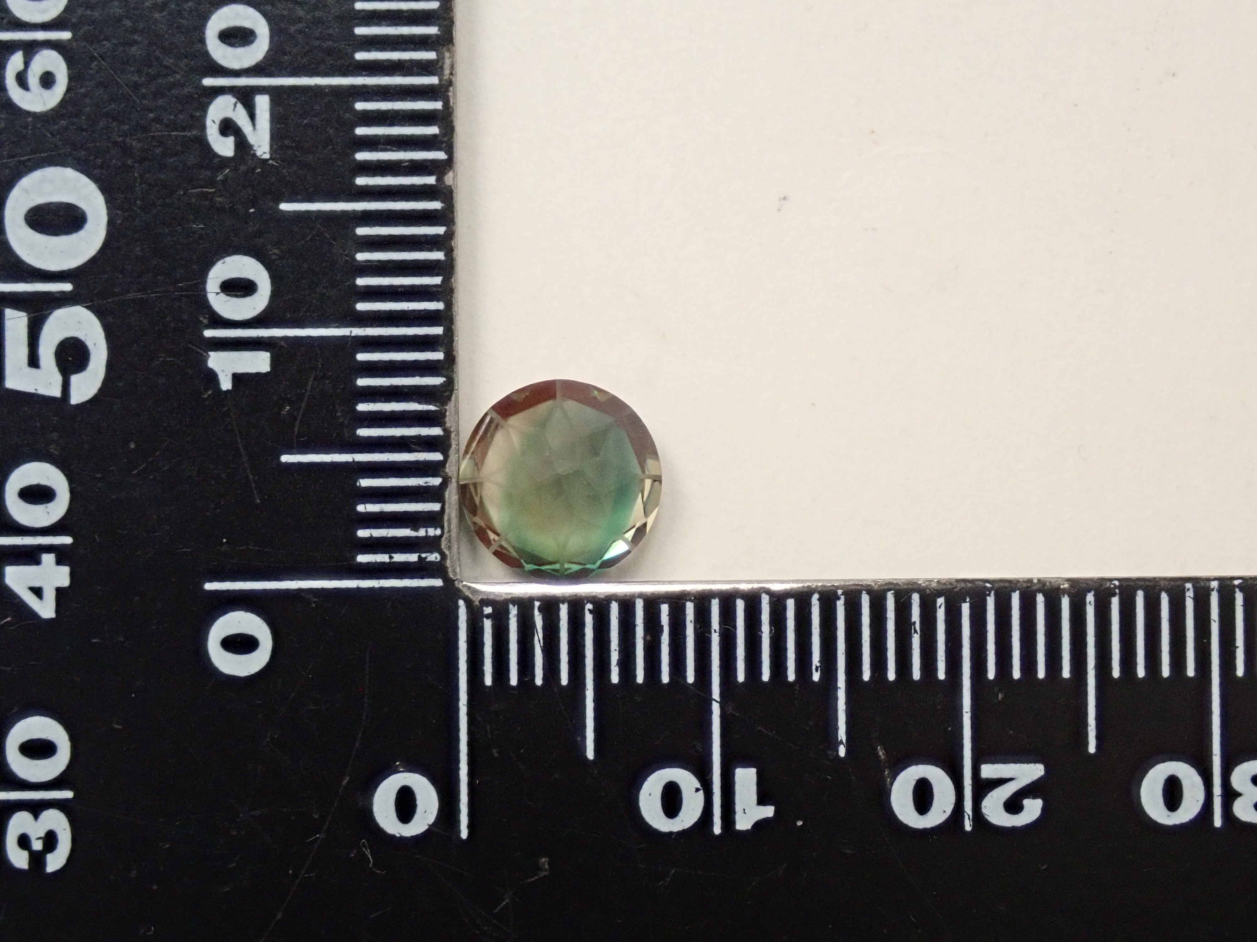 【1/19 22時販売】【ダンデライオンカット】チベット産カラーチェンジアンデシン 8.0mm/1.883ctルース